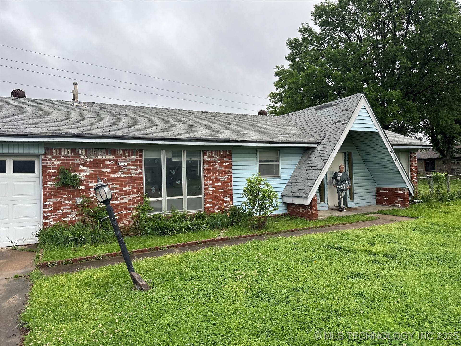 12131 E 31st Place Property Photo 1