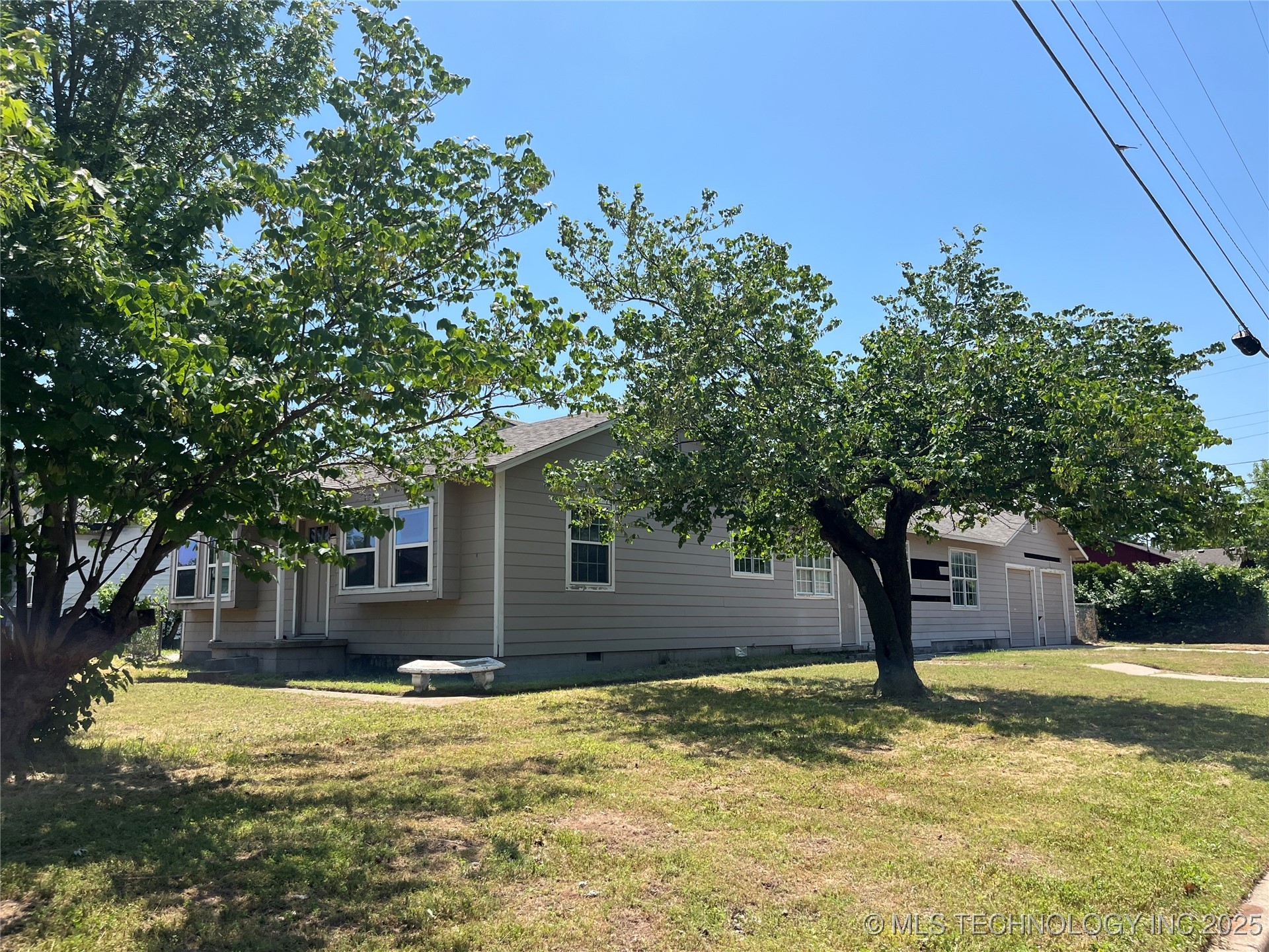 304 E 45th Court Property Photo 3