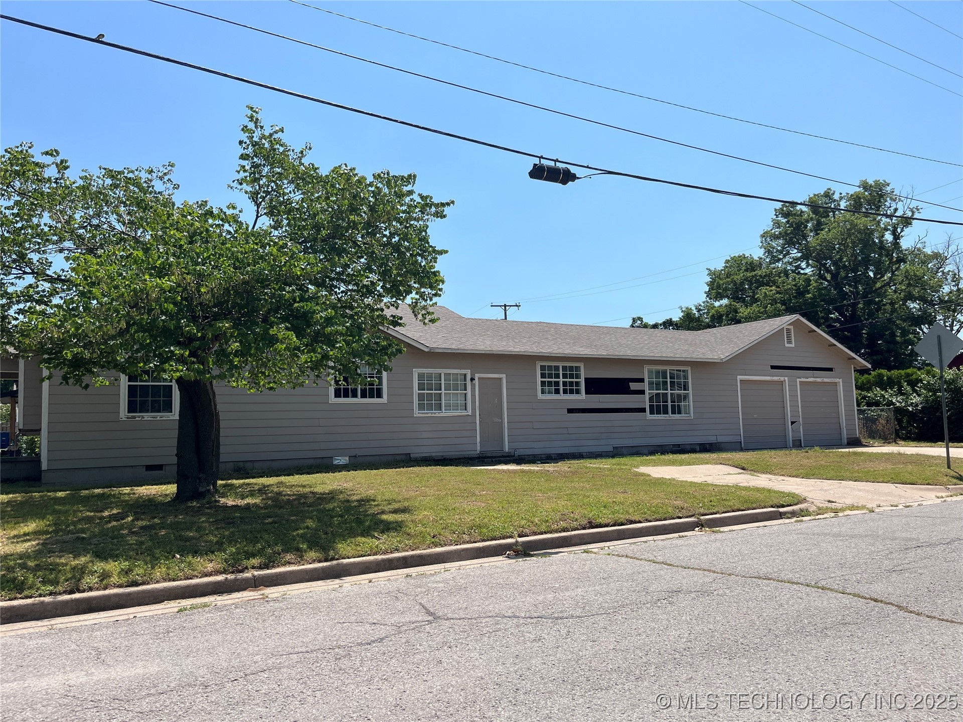 304 E 45th Court Property Photo 4