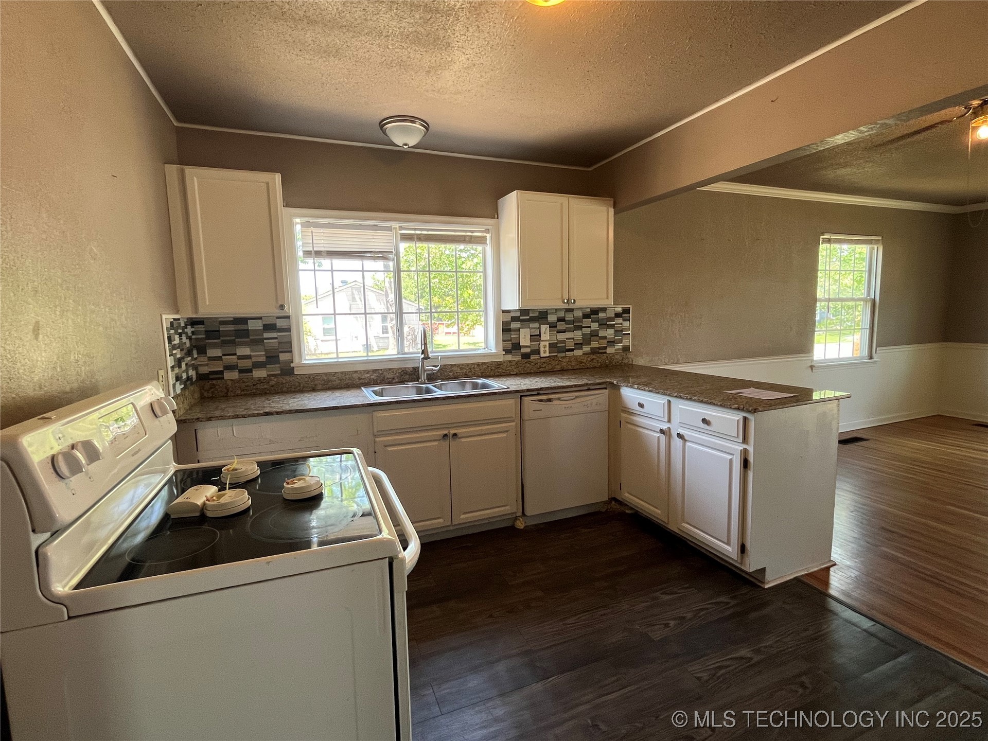 304 E 45th Court Property Photo 13