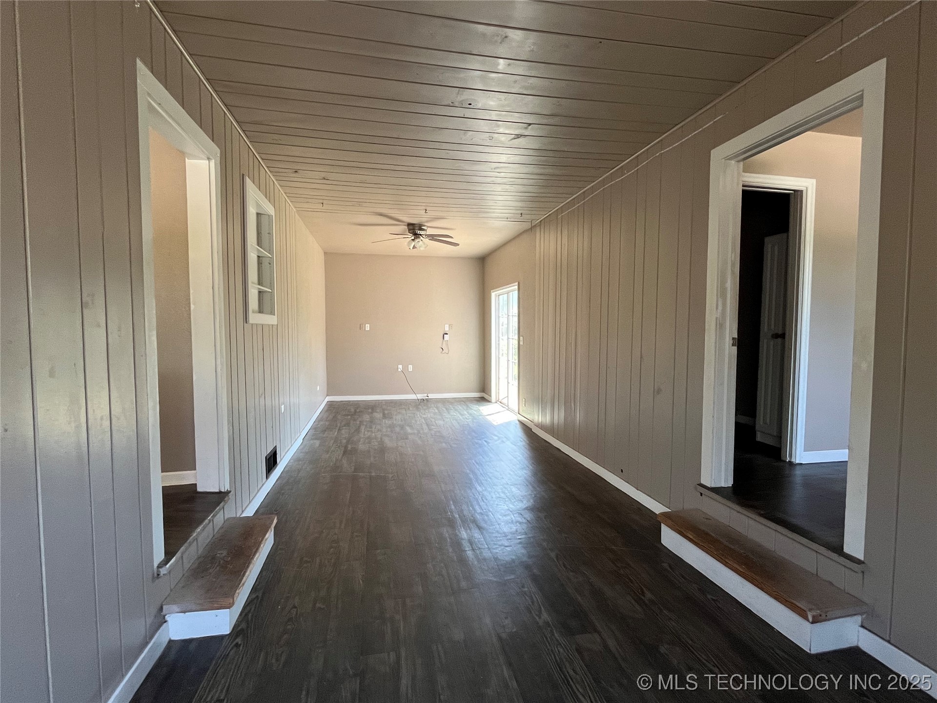 304 E 45th Court Property Photo 14