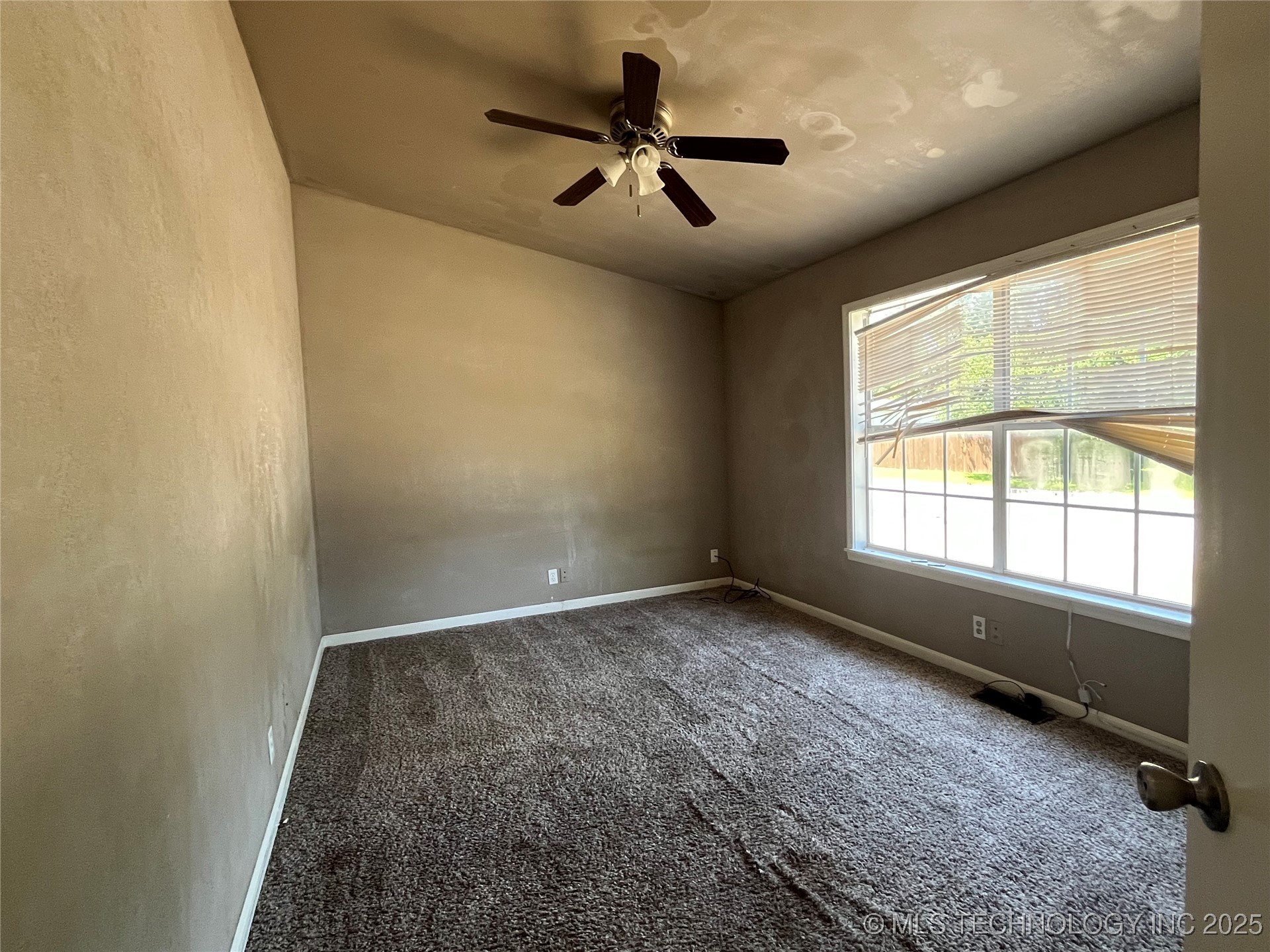 304 E 45th Court Property Photo 17