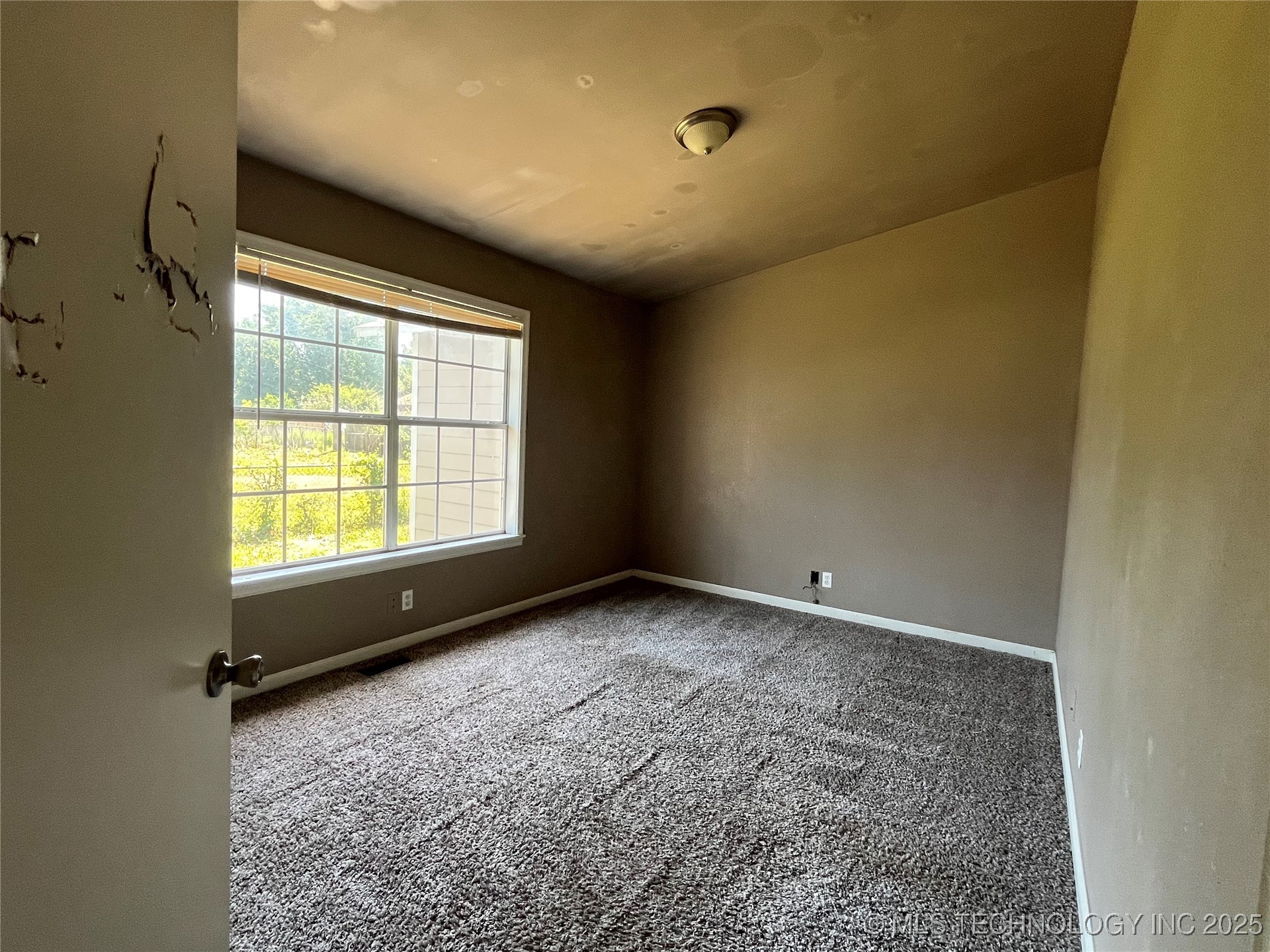 304 E 45th Court Property Photo 18