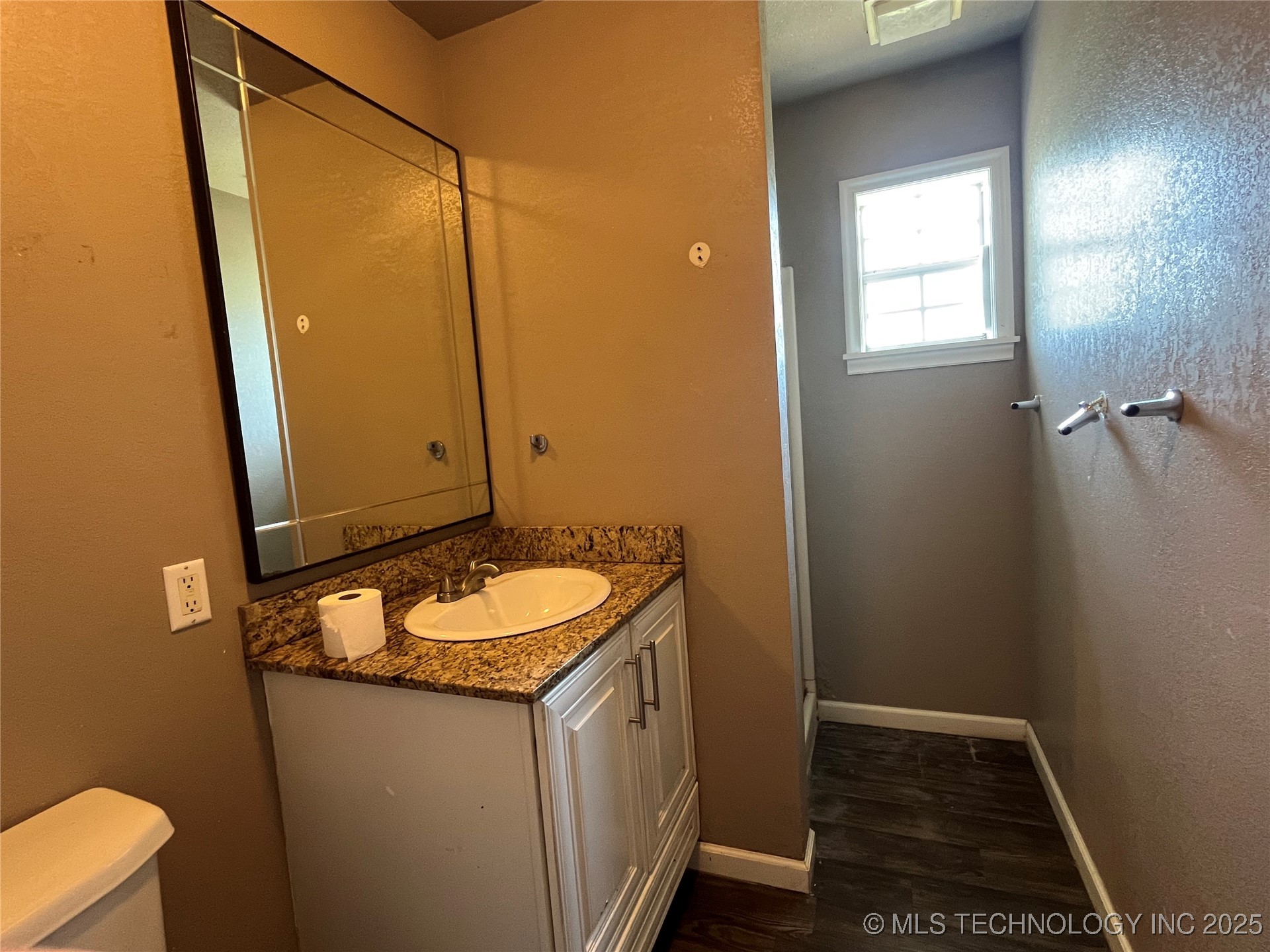 304 E 45th Court Property Photo 19