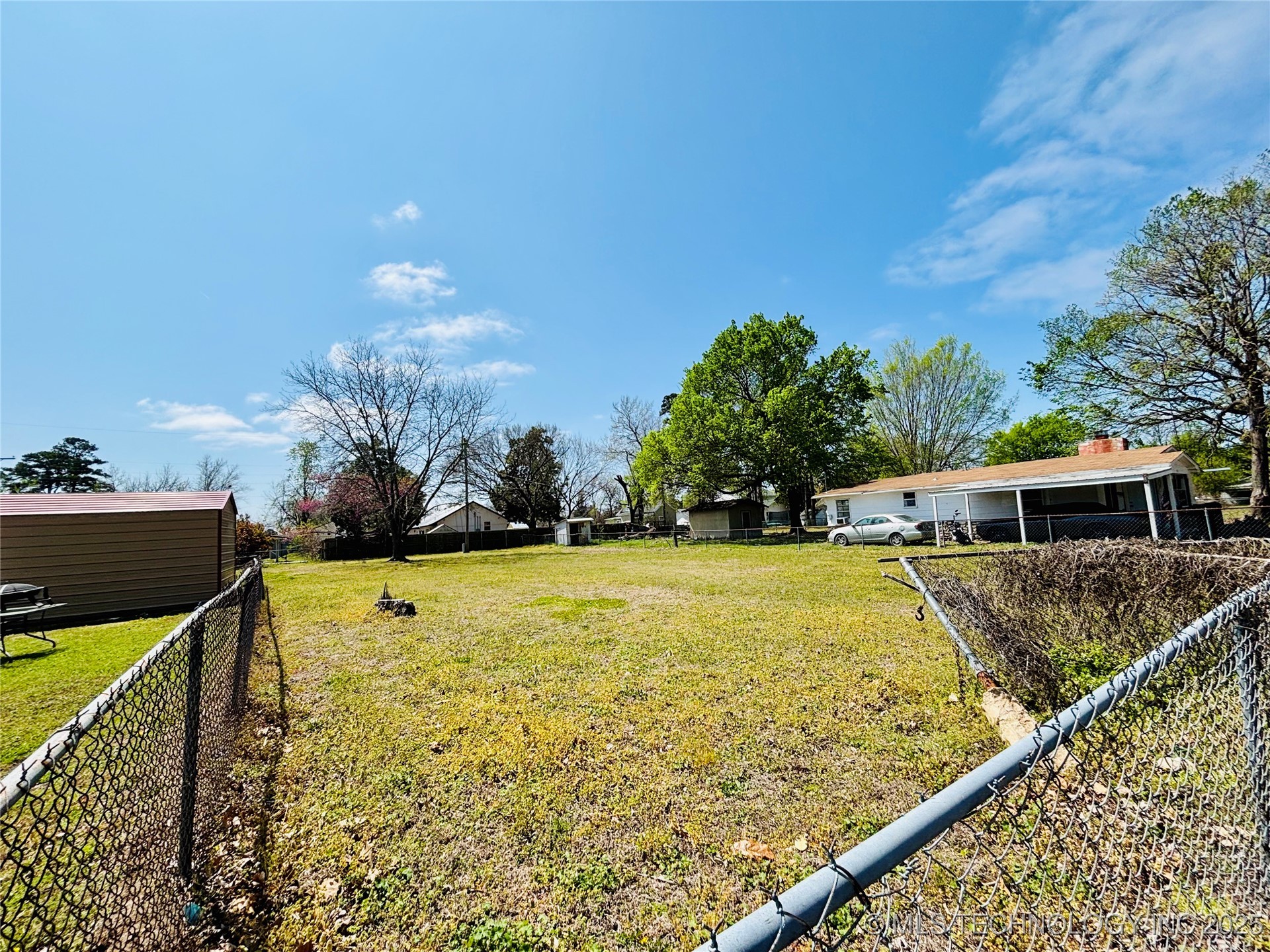 609 N G Street Property Photo 6