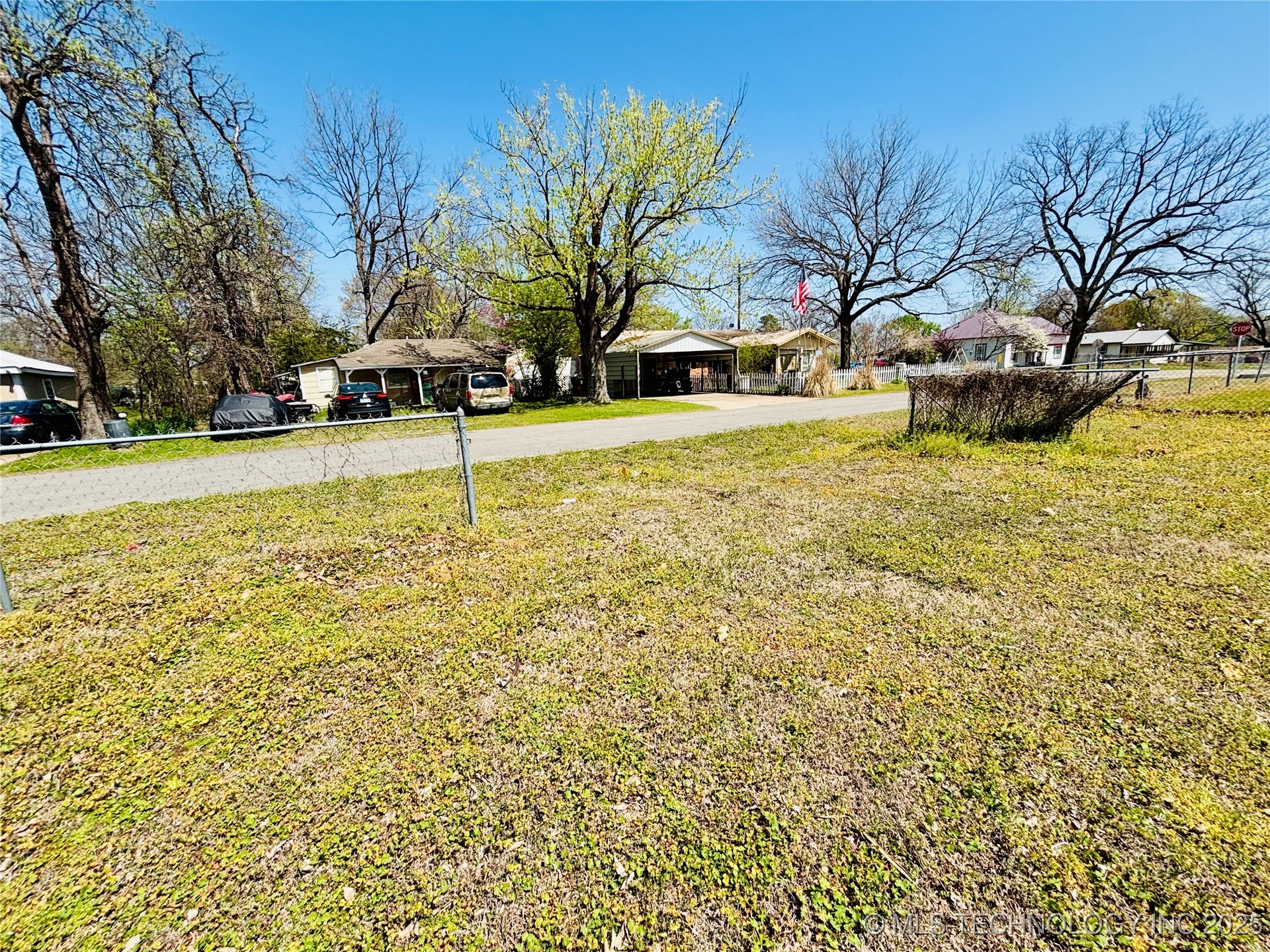 609 N G Street Property Photo 8