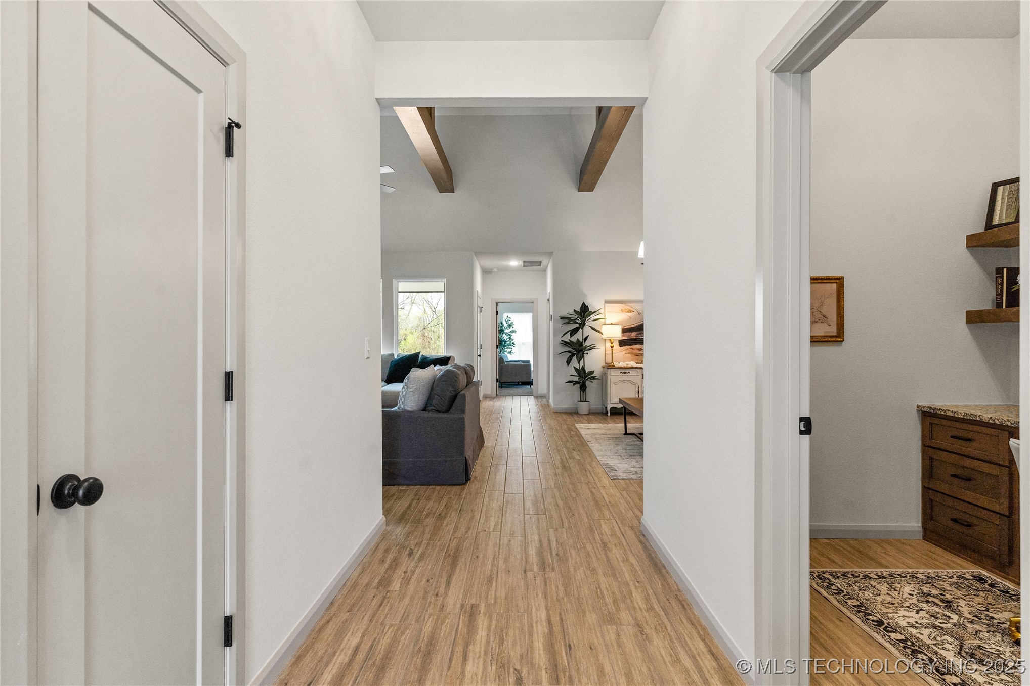2701 W Madison Street Property Photo 8
