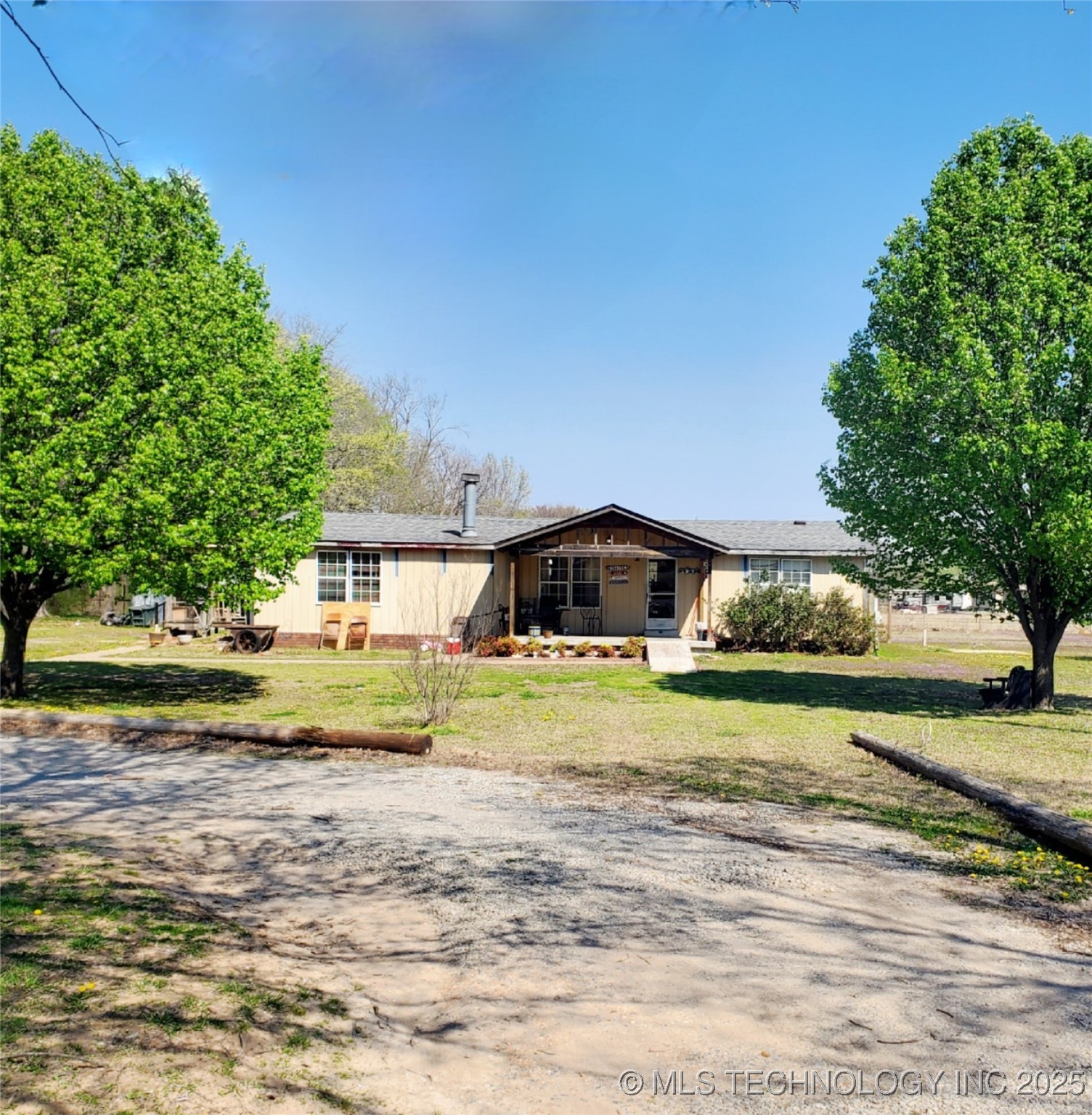 1883 E 550 Property Photo 1