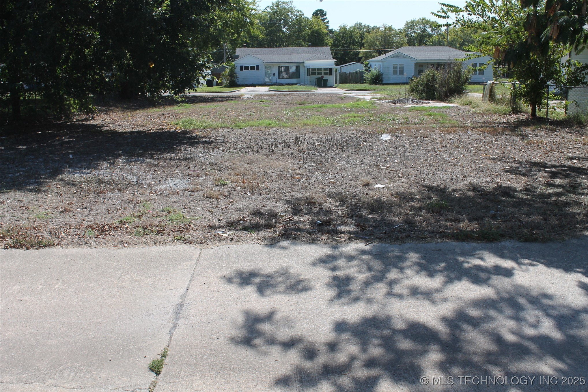 803 E Delaware Avenue Property Photo 3