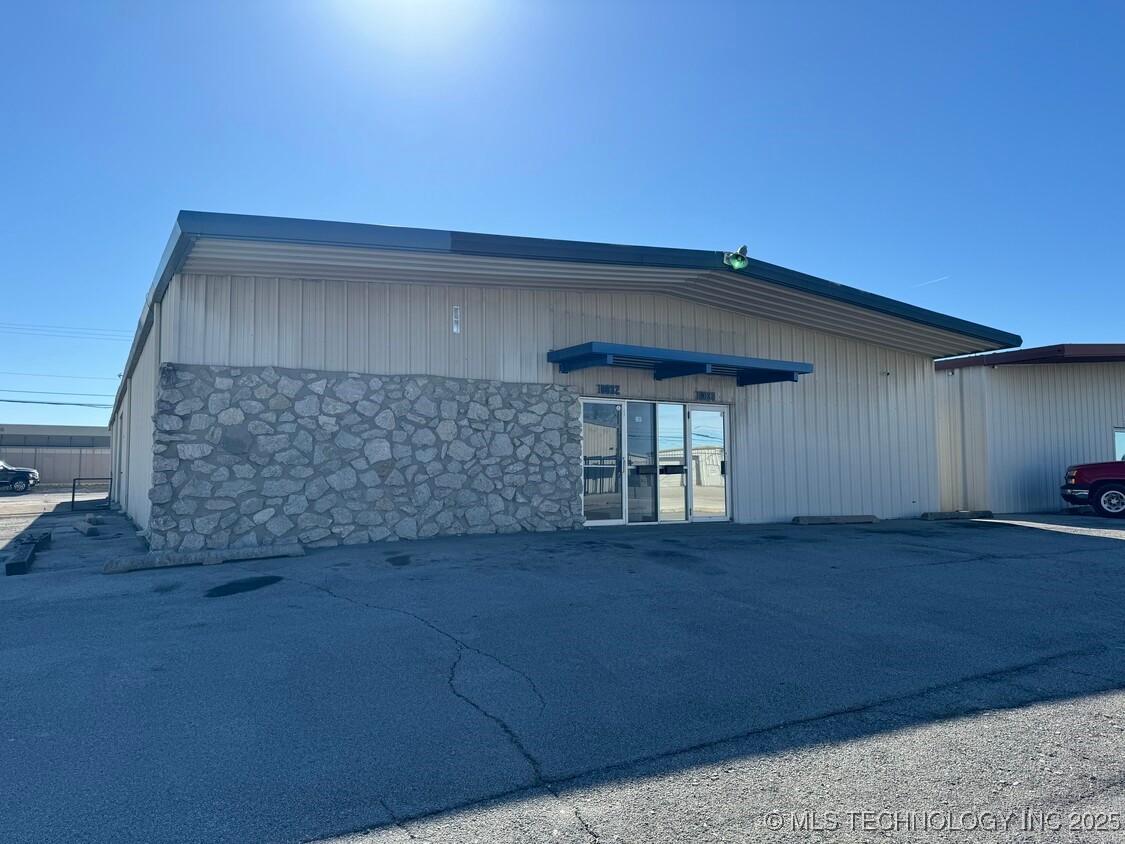 10826 E Newton Place Property Photo 1