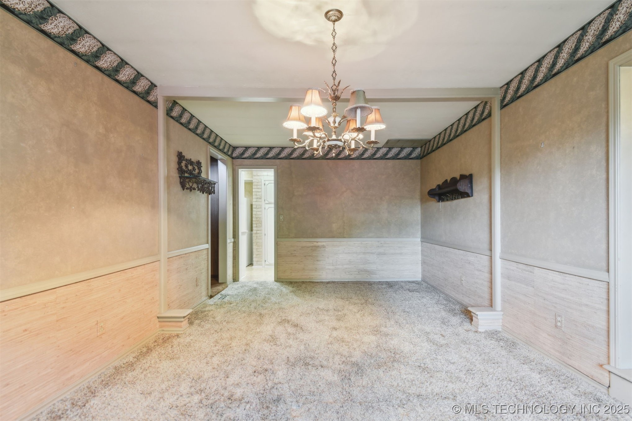 164 E 57th Place Property Photo 8