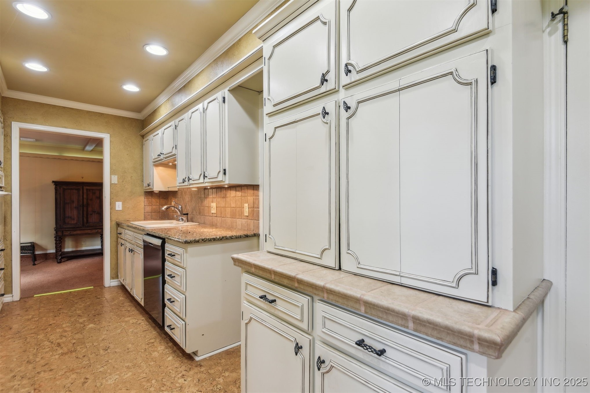 164 E 57th Place Property Photo 18