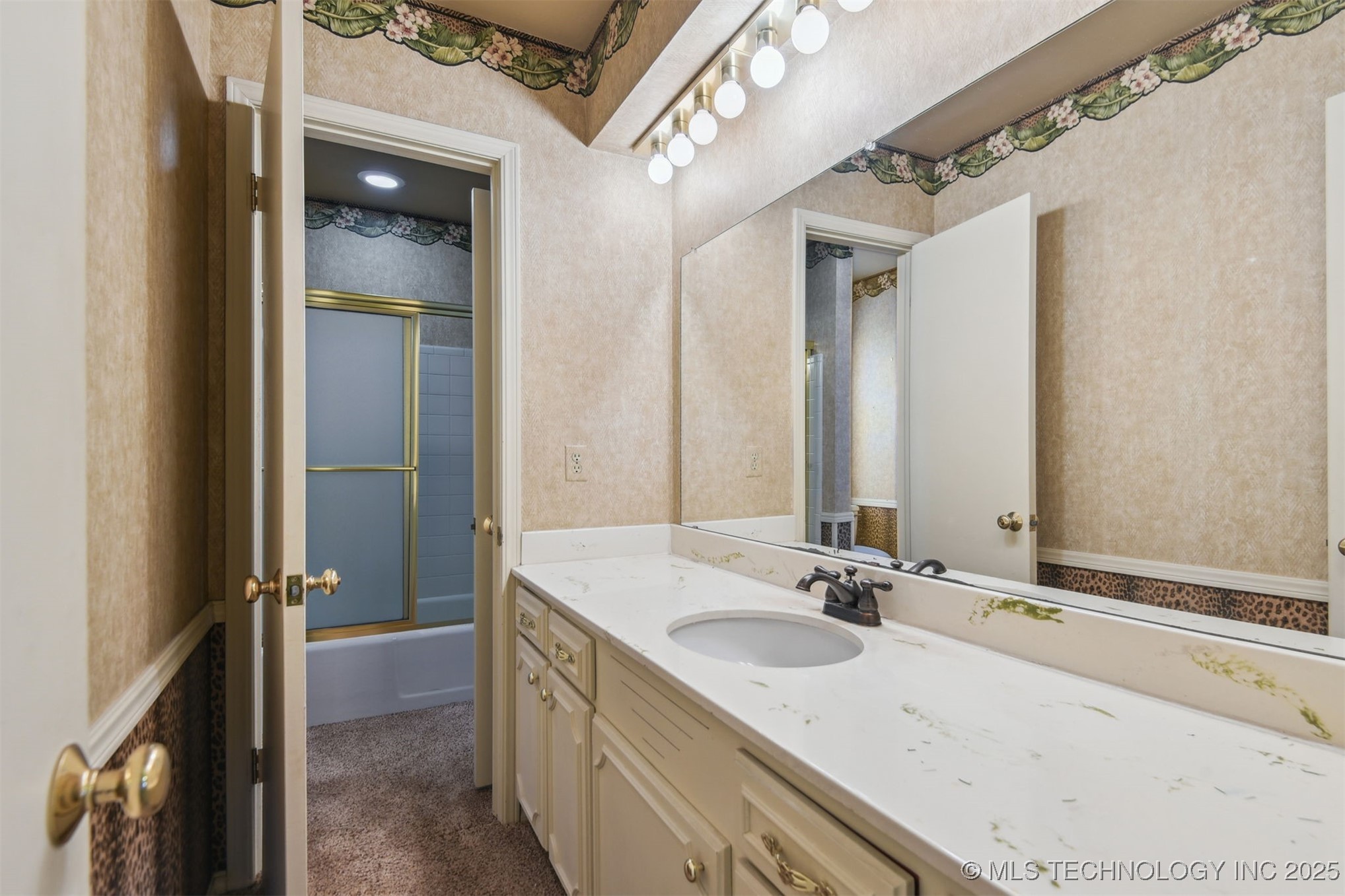 164 E 57th Place Property Photo 29