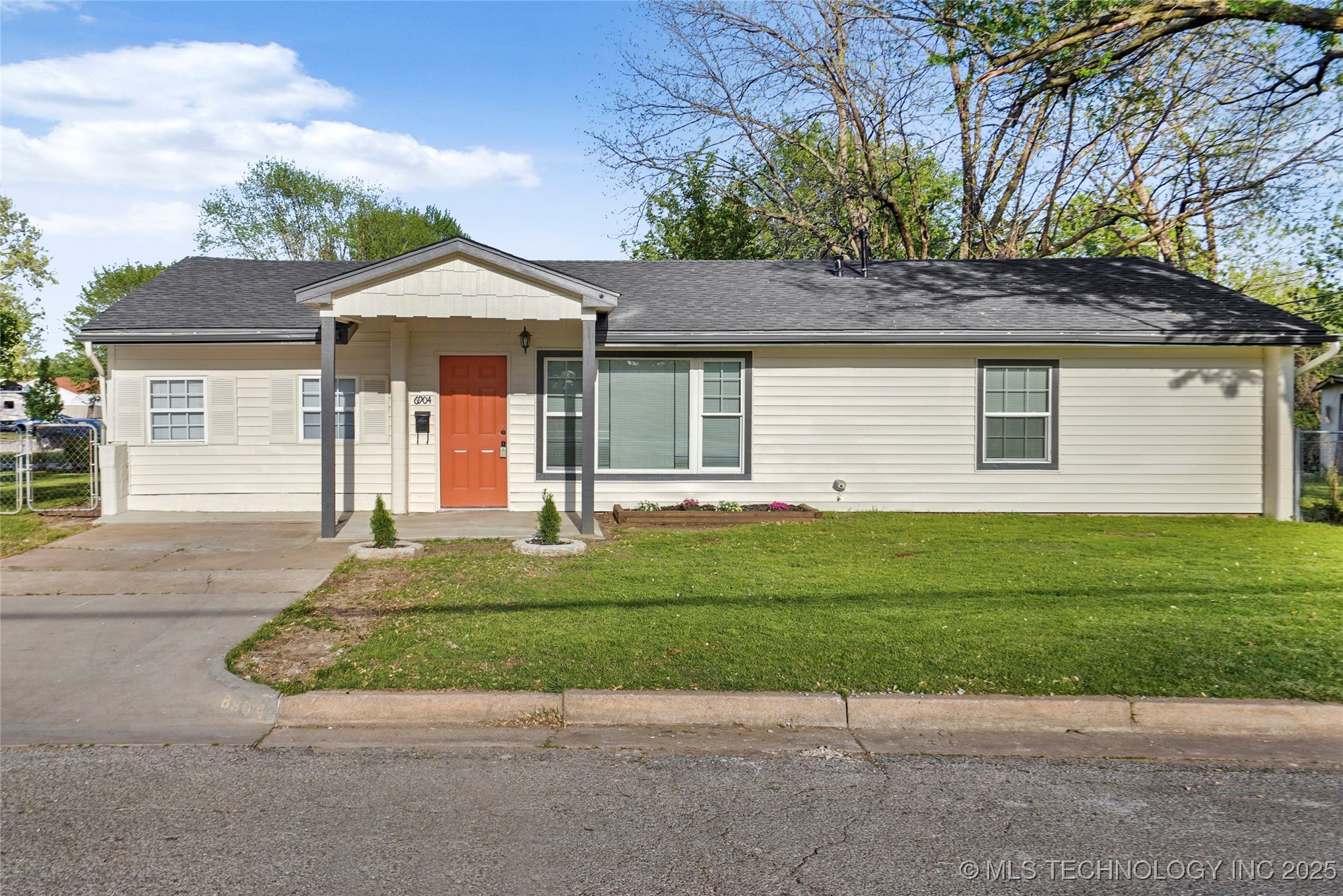 6904 E Newton Place Property Photo