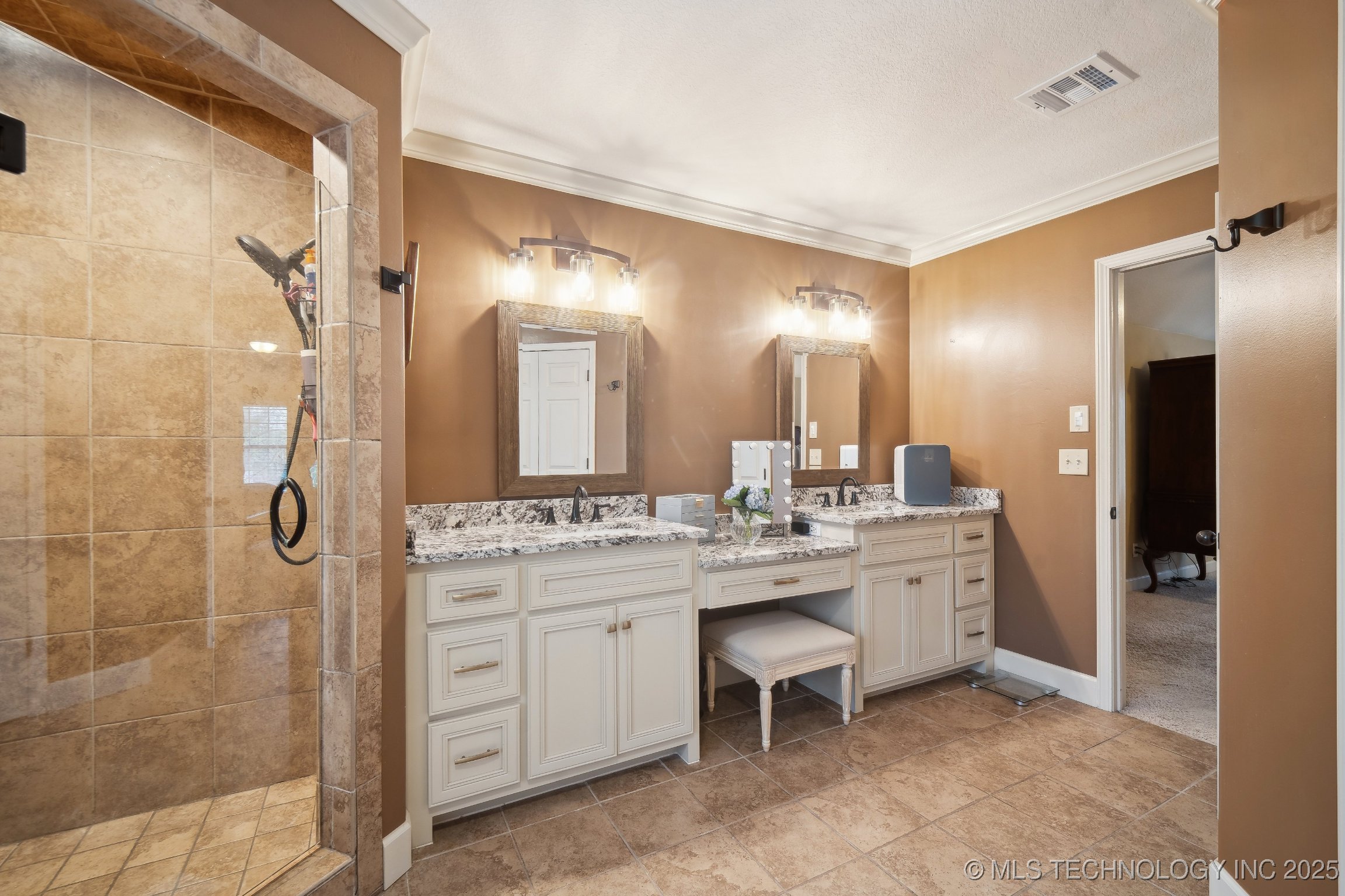 8710 S Delaware Place Property Photo 11