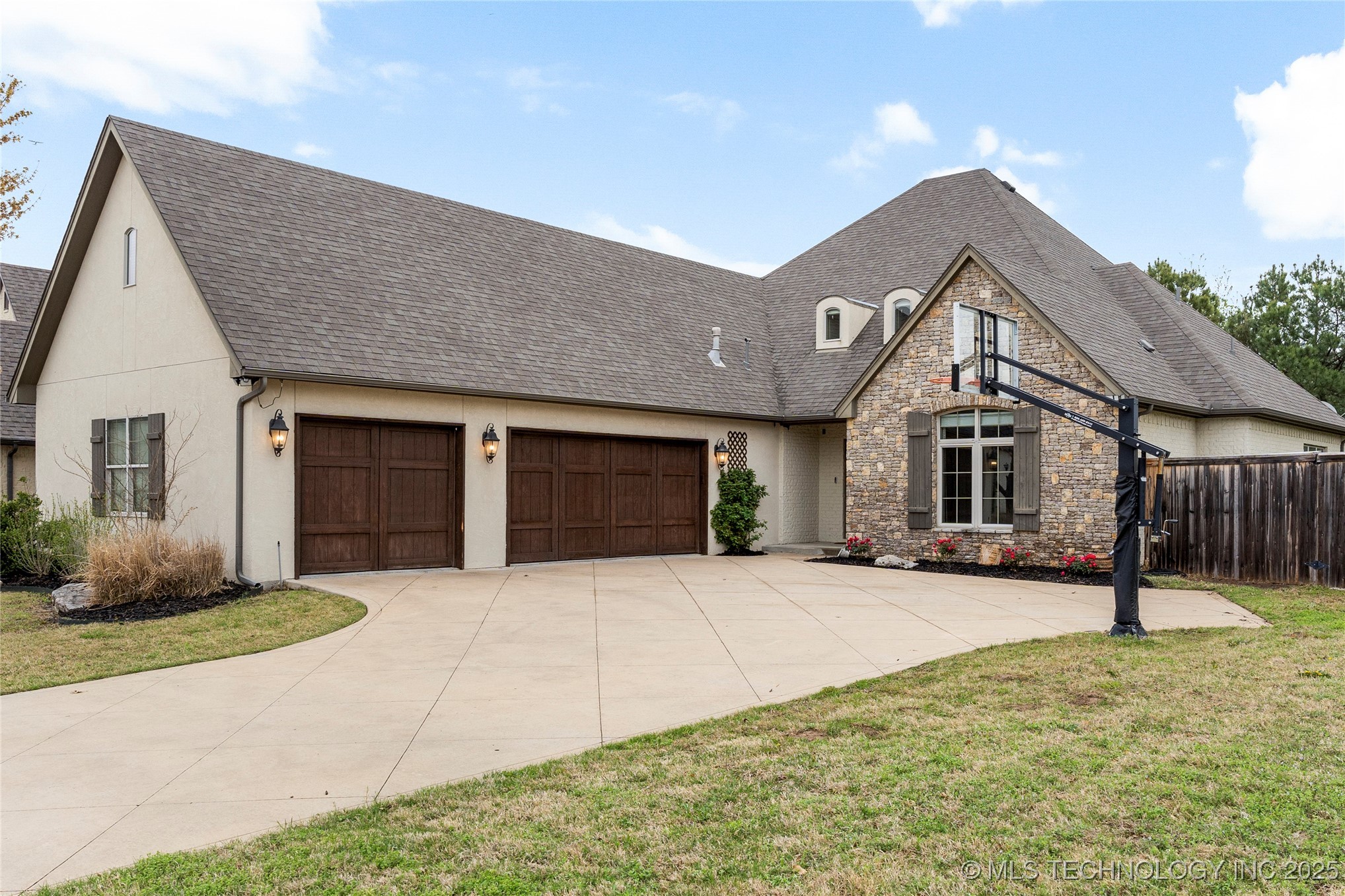 10711 S Redbud Place Property Photo