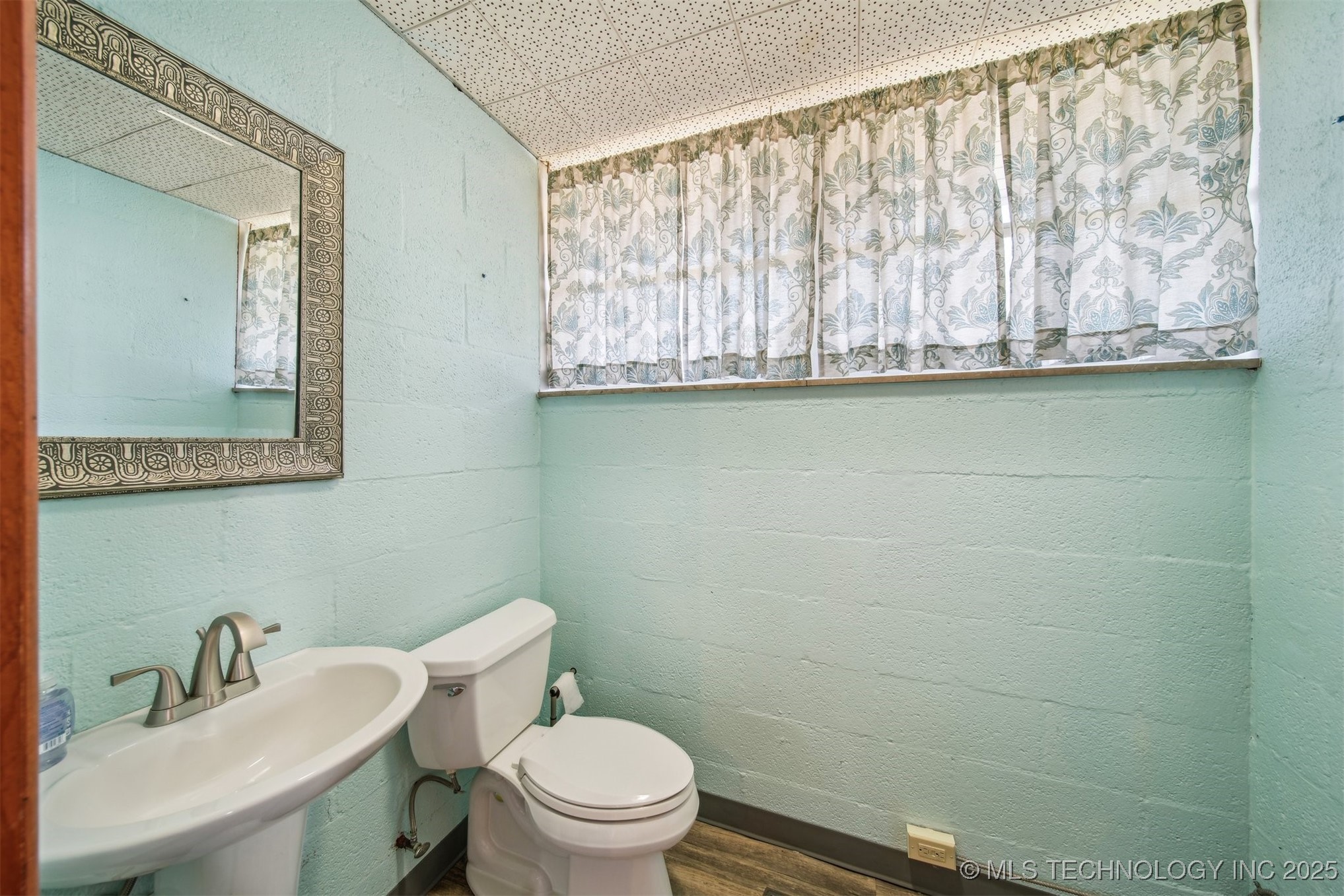 216 W Central Avenue Property Photo 13