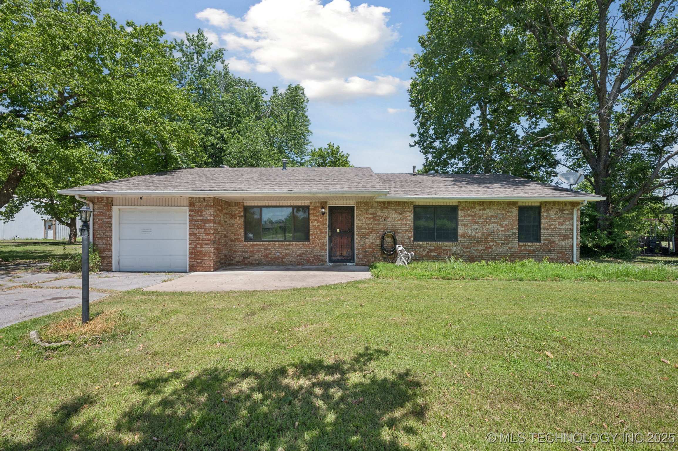 28811 E 749 Road Property Photo 1