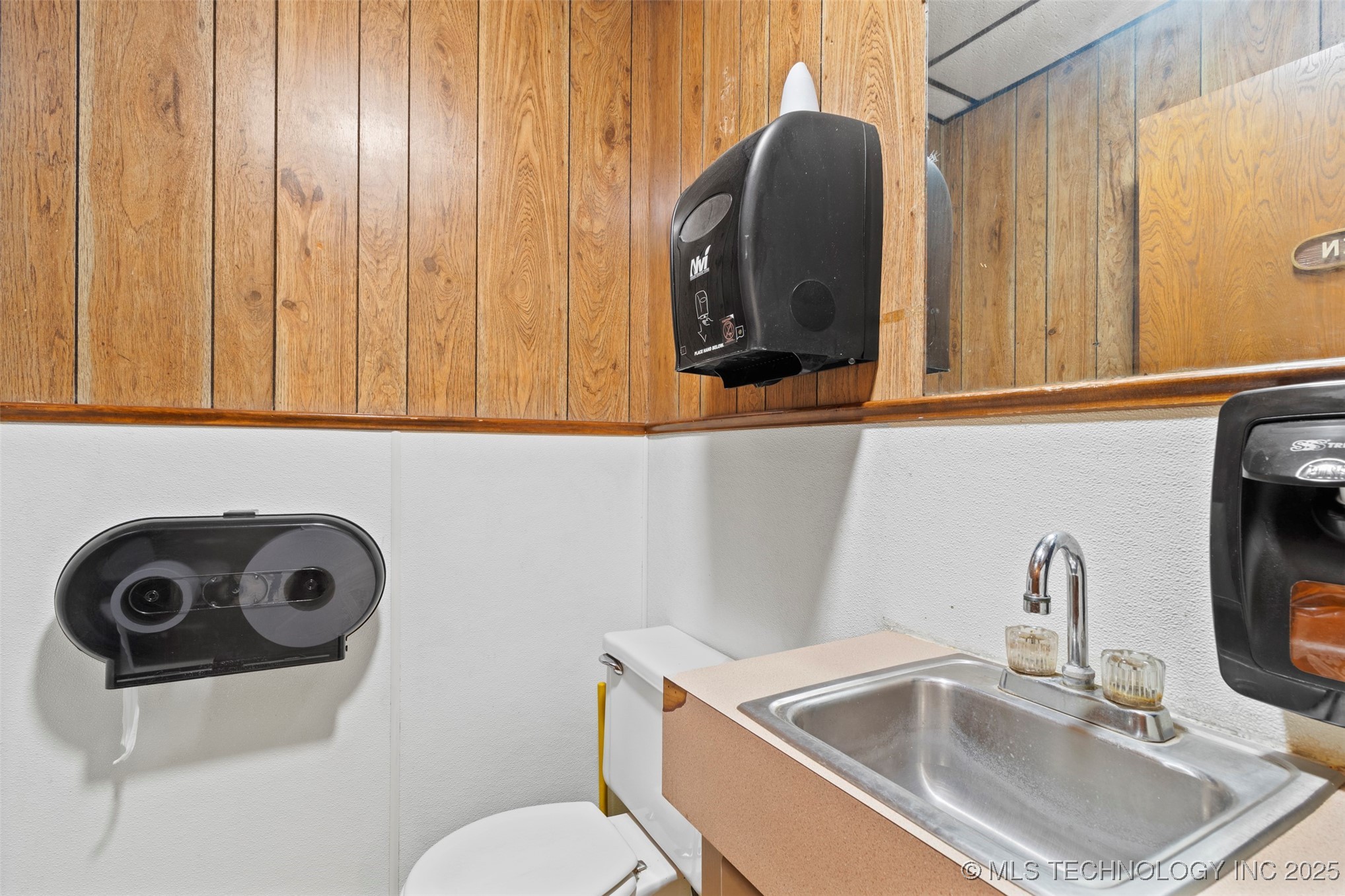 911 N Broadway Property Photo 30