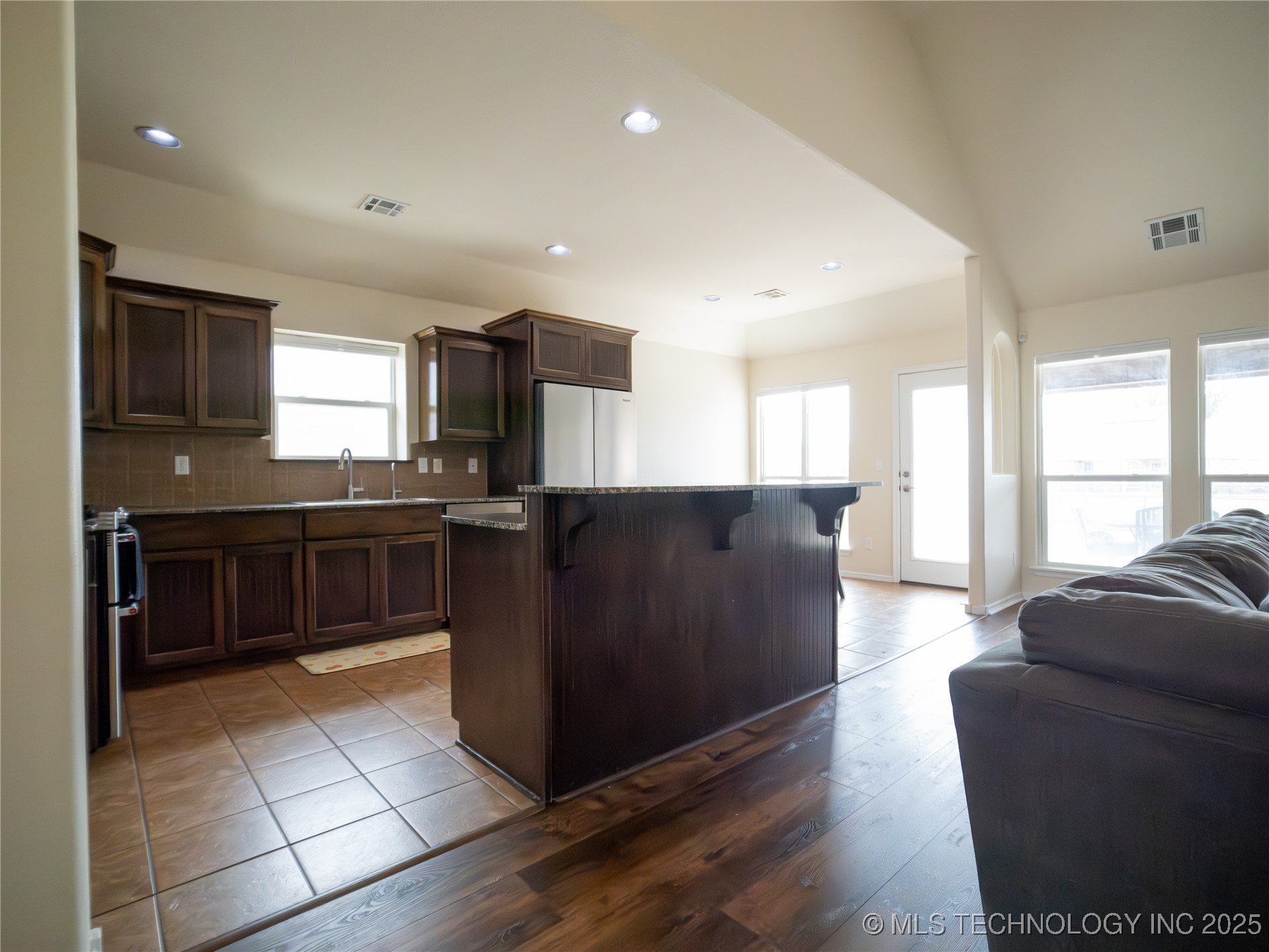 9006 N 156th East Avenue Property Photo 17
