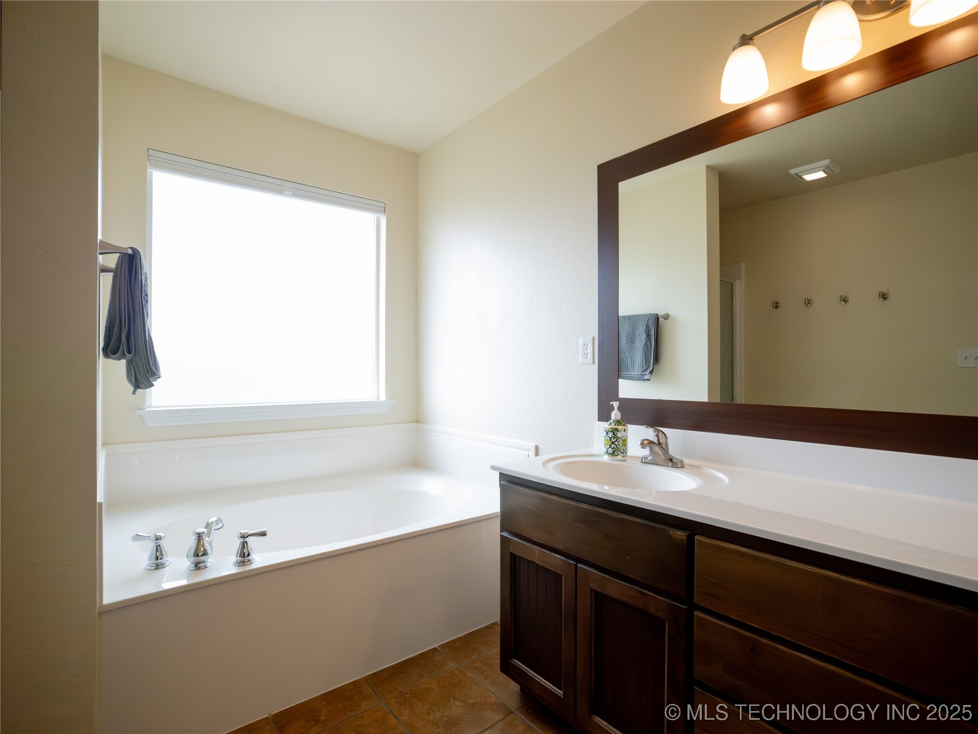 9006 N 156th East Avenue Property Photo 20