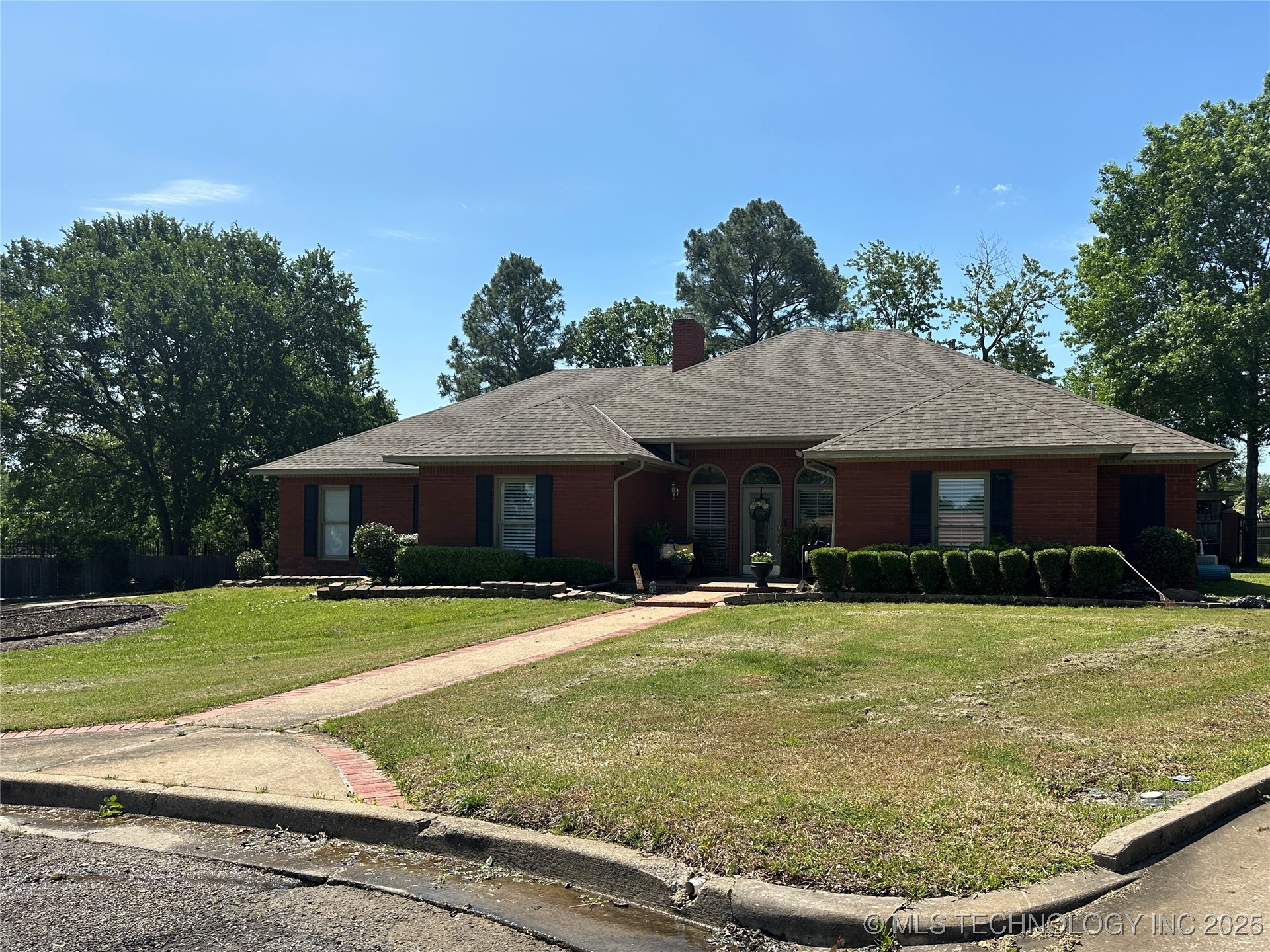 907 Briarwood Place Property Photo 1