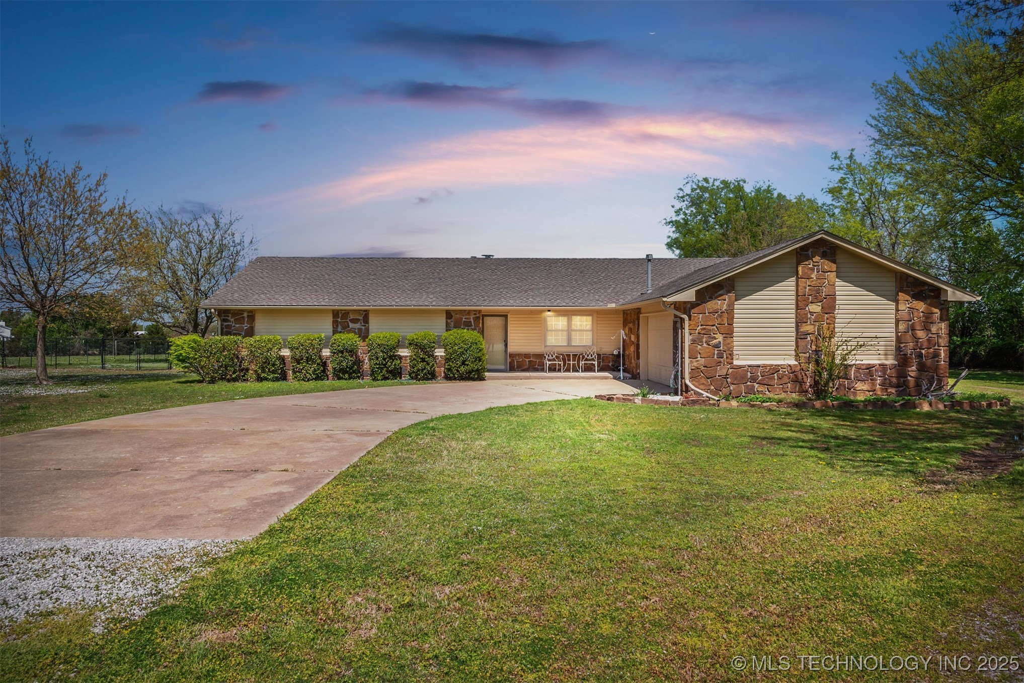 16205 E Mary Lynn Road Property Photo