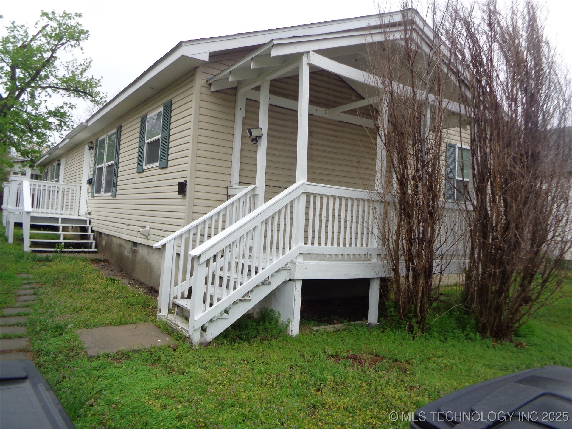 517 S Seneca Avenue A Property Photo
