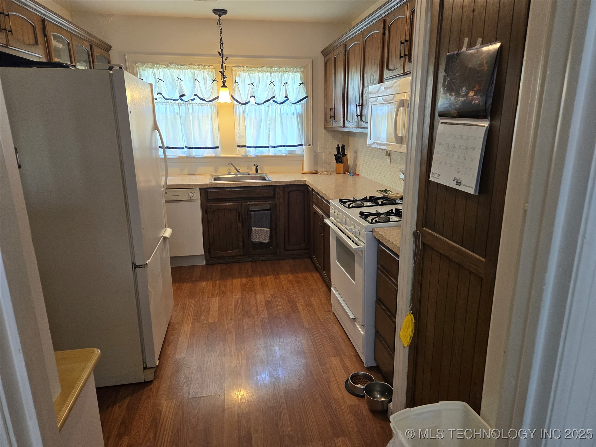 910 N Parkinson Avenue Property Photo 5