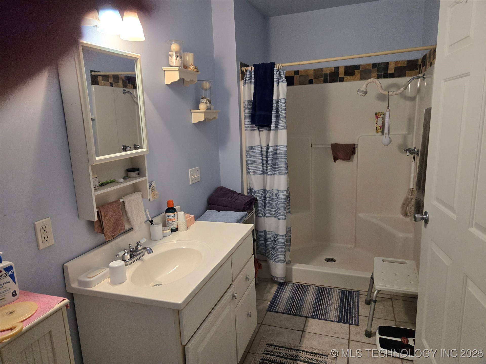 910 N Parkinson Avenue Property Photo 11
