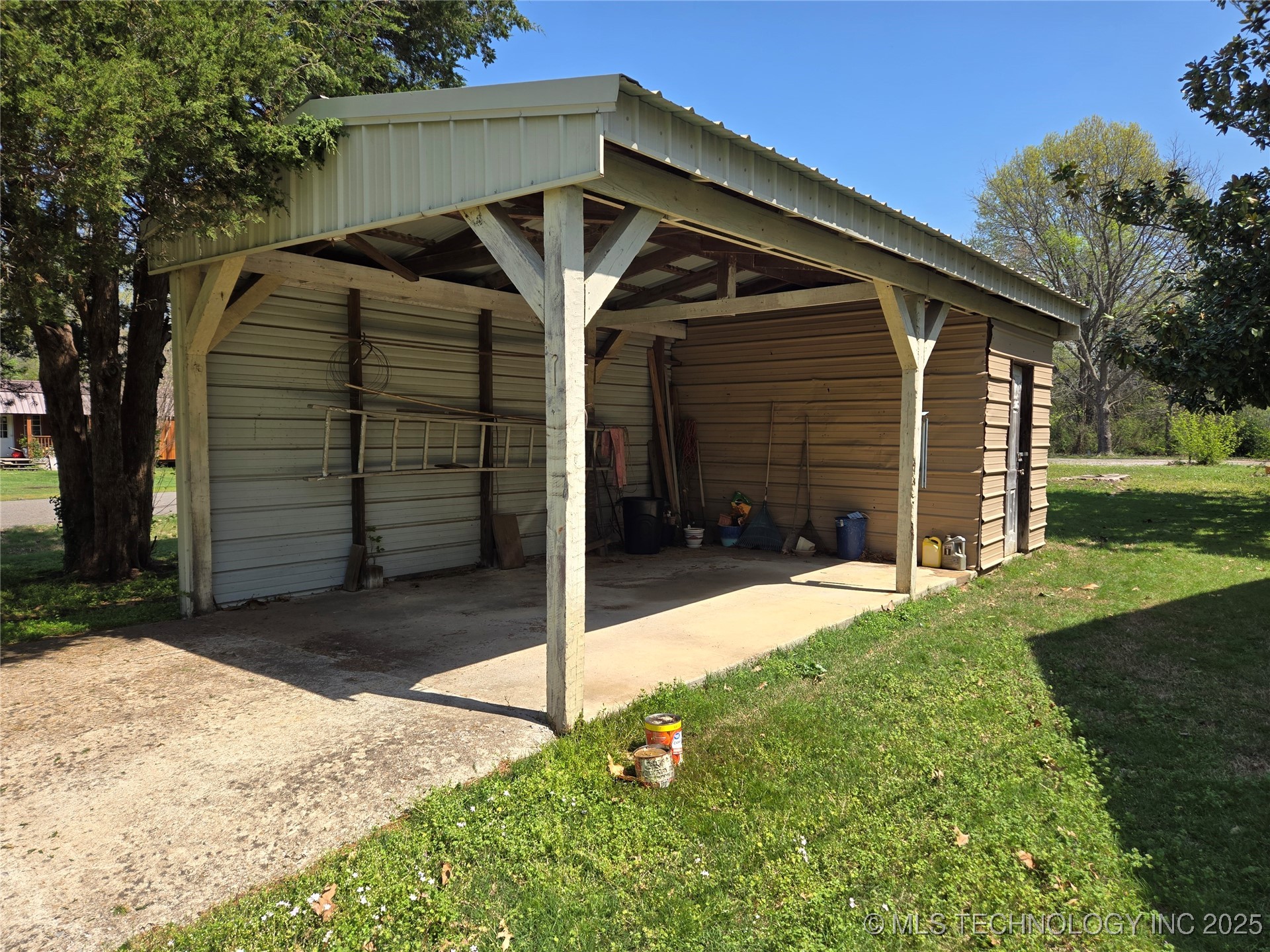 910 N Parkinson Avenue Property Photo 15