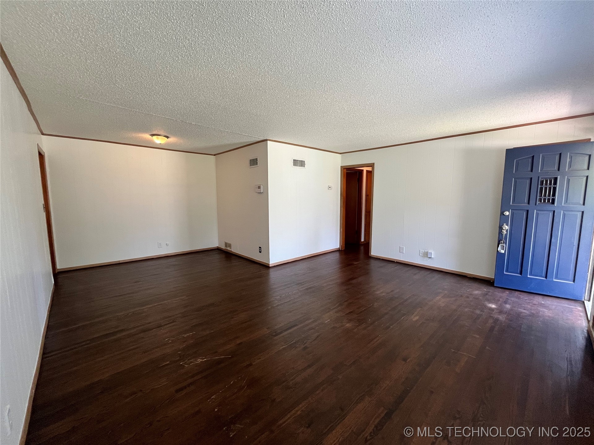 1421 E 50th Street S Property Photo 2