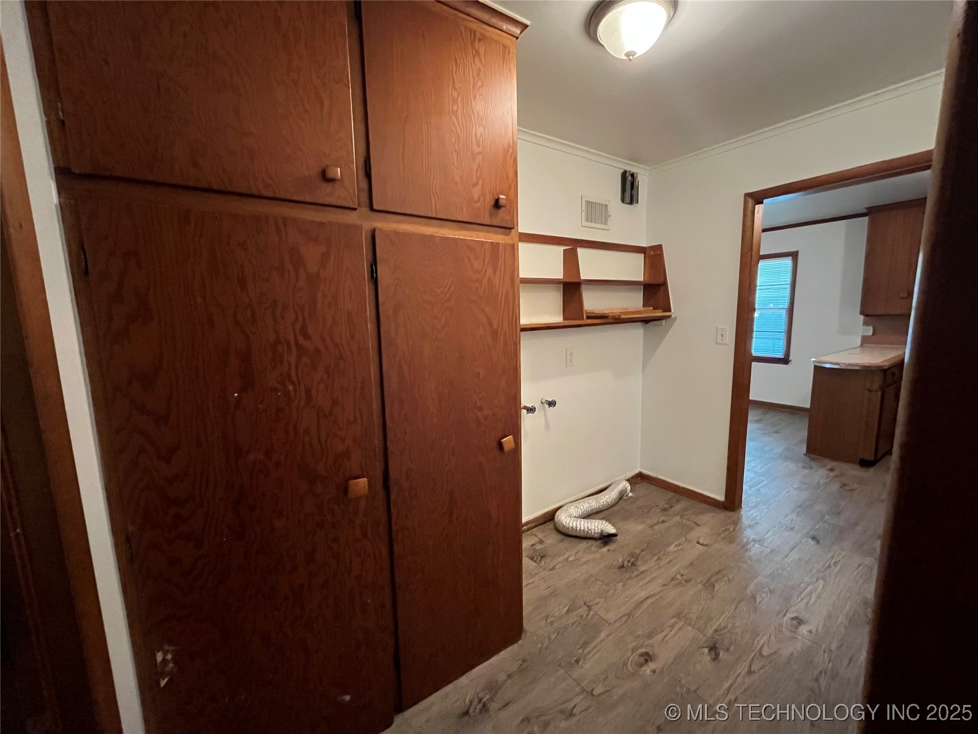 1421 E 50th Street S Property Photo 13