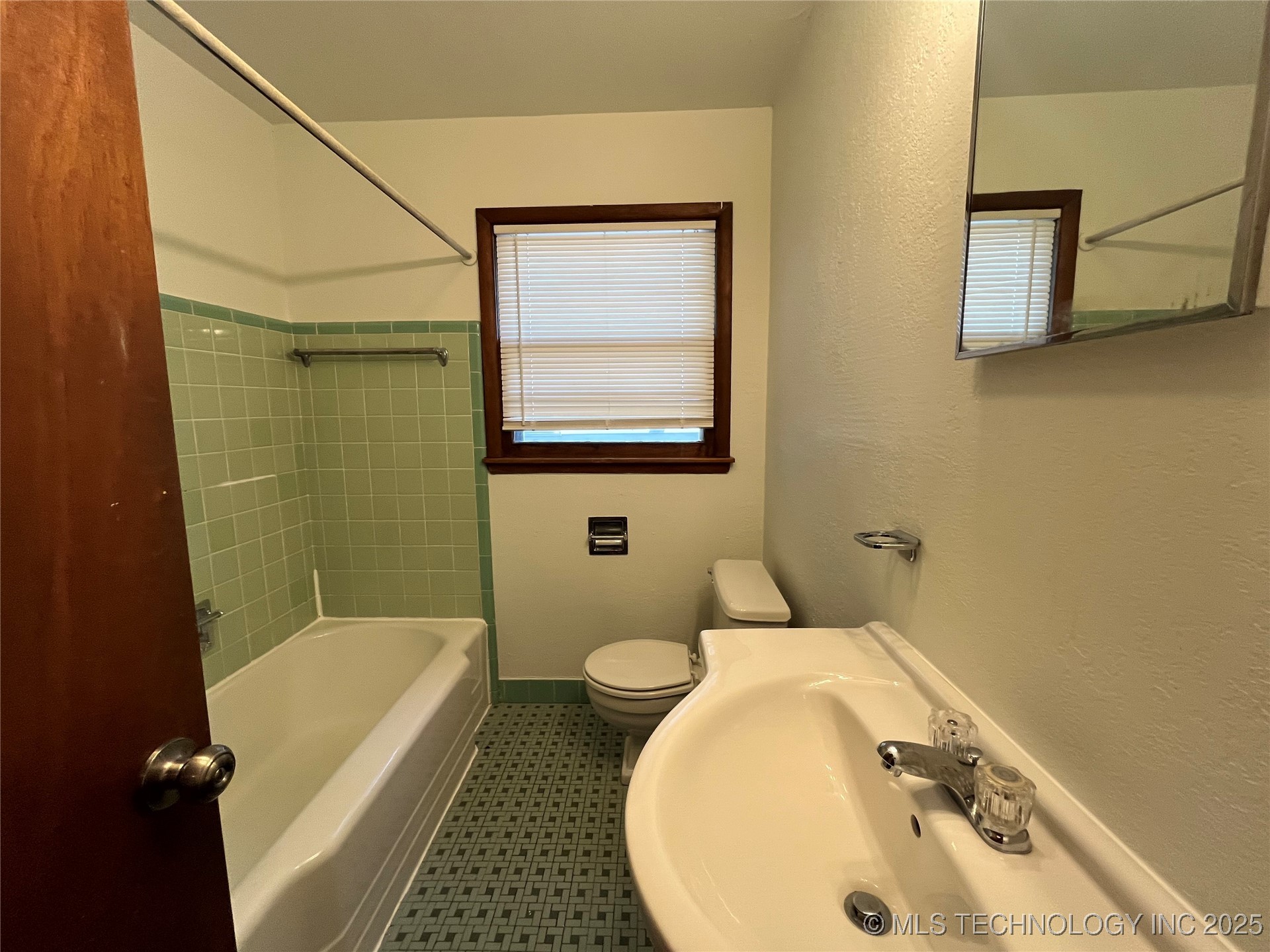 1421 E 50th Street S Property Photo 14