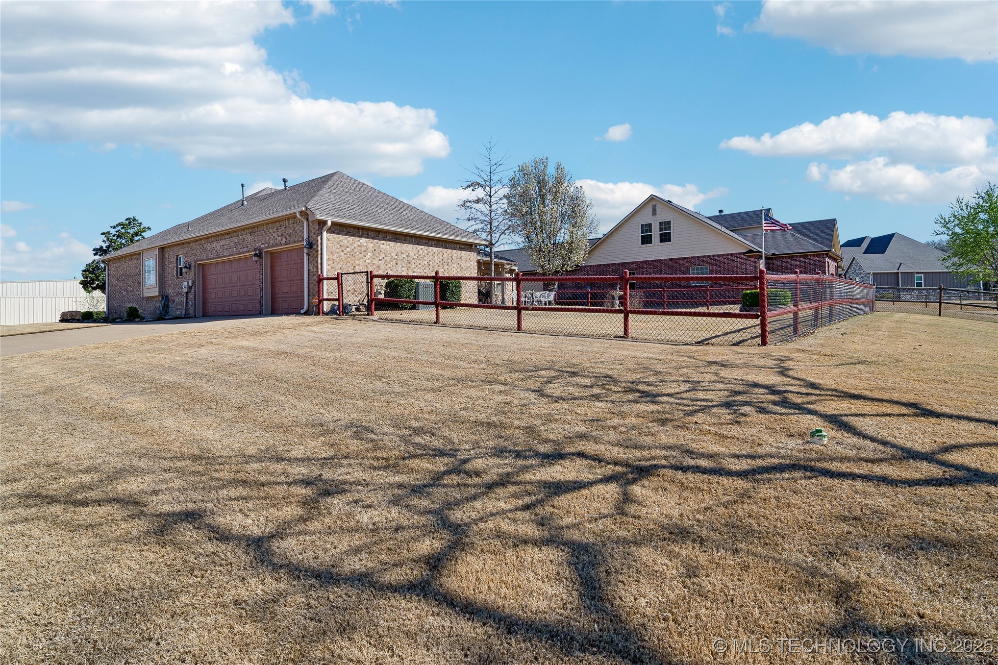 2792 Stoney Court Property Photo 3