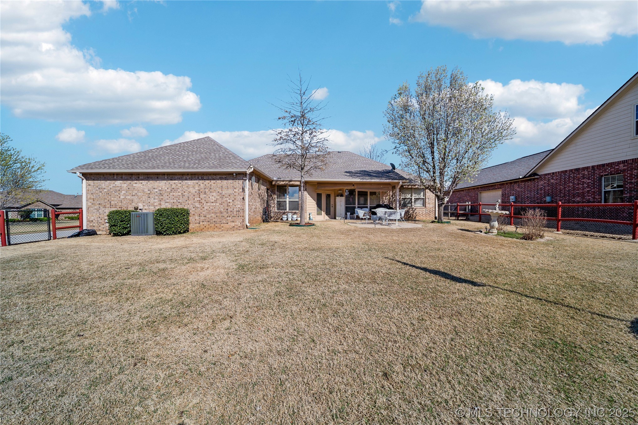 2792 Stoney Court Property Photo 7