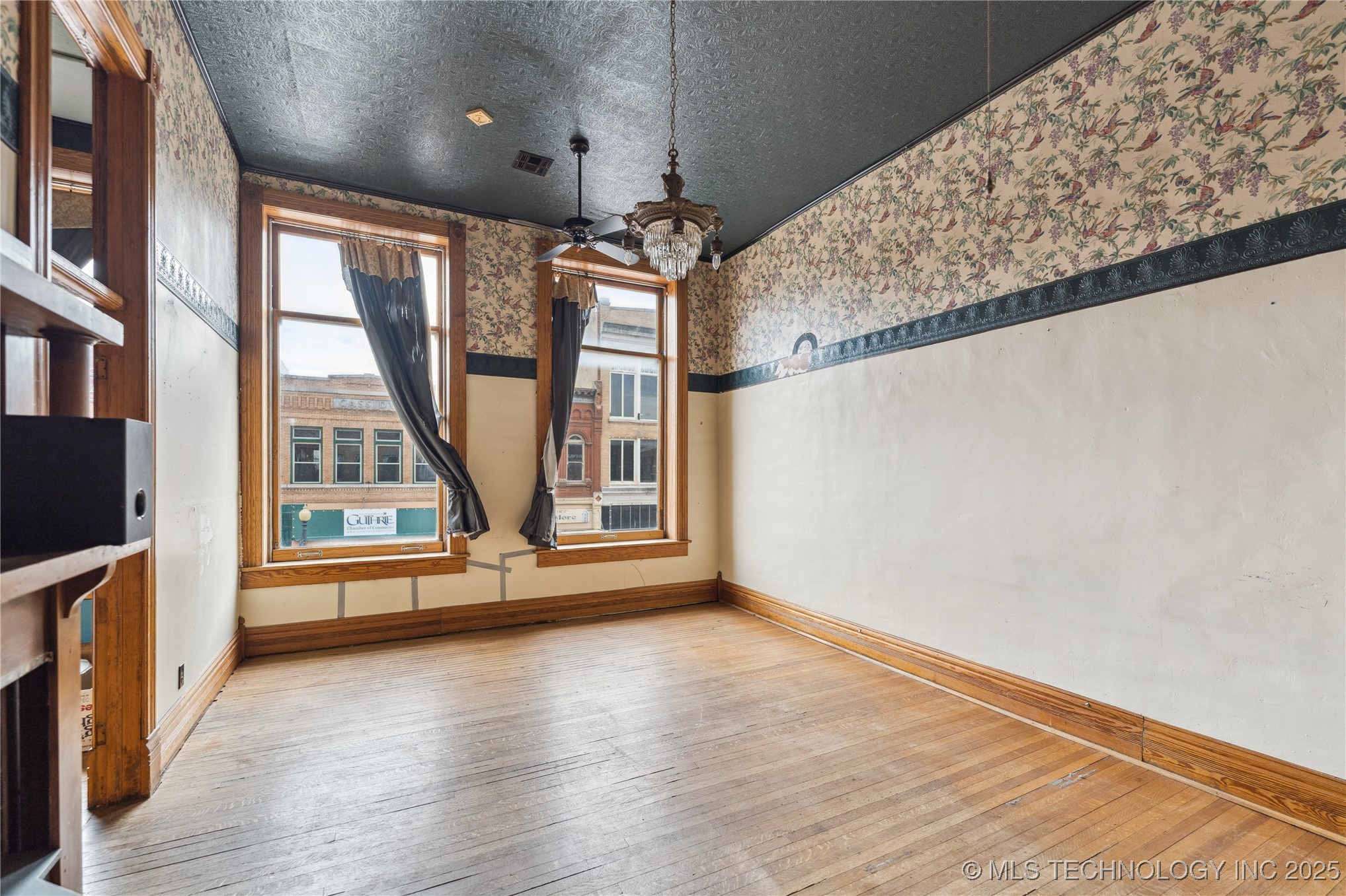 114 W Oklahoma Property Photo 3