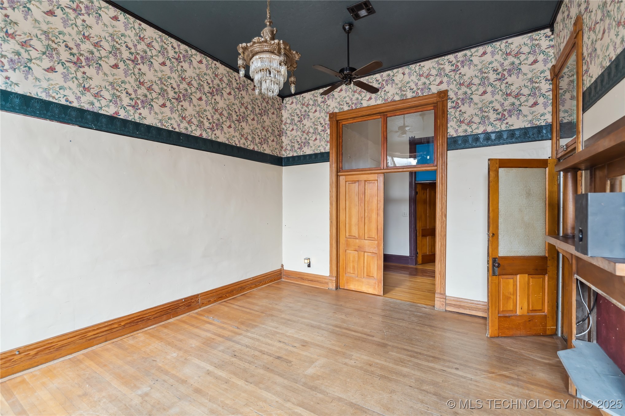 114 W Oklahoma Property Photo 7