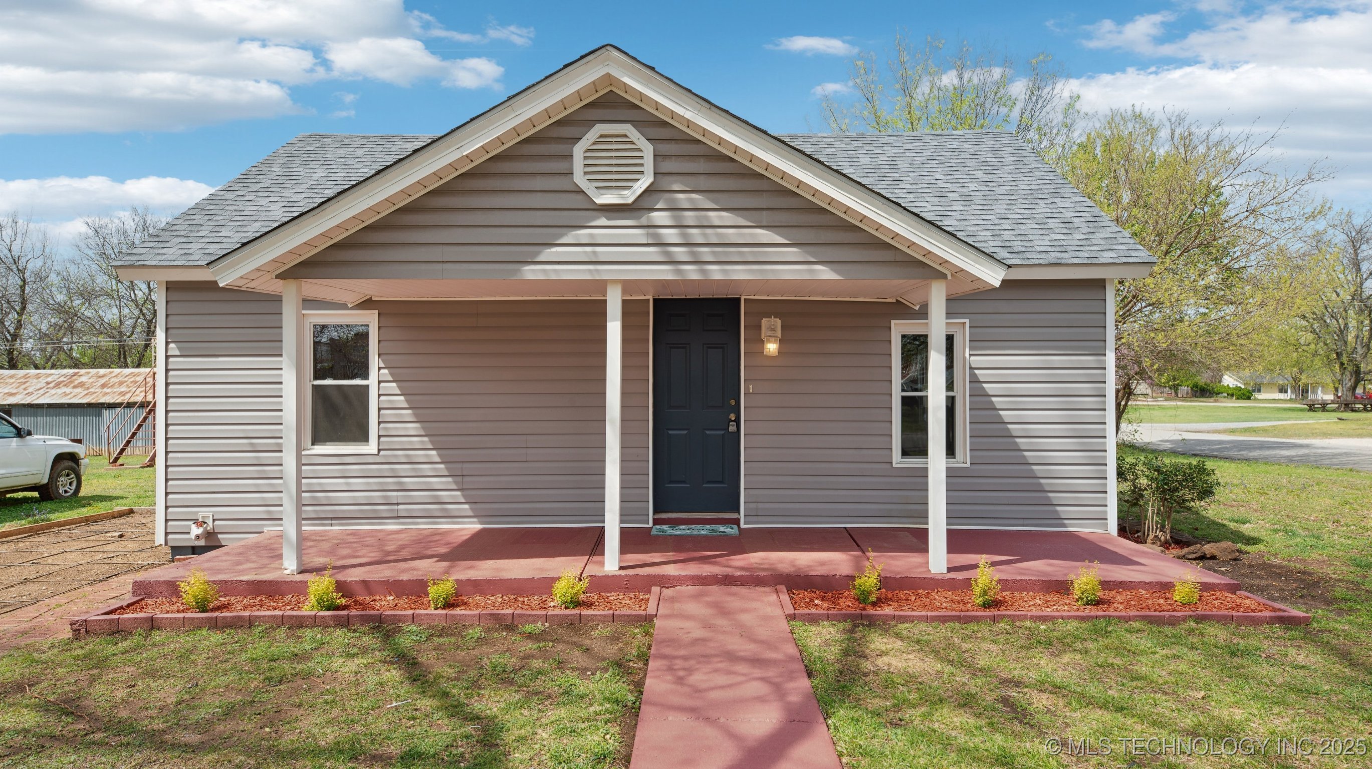 200 S Division Street Property Photo 1