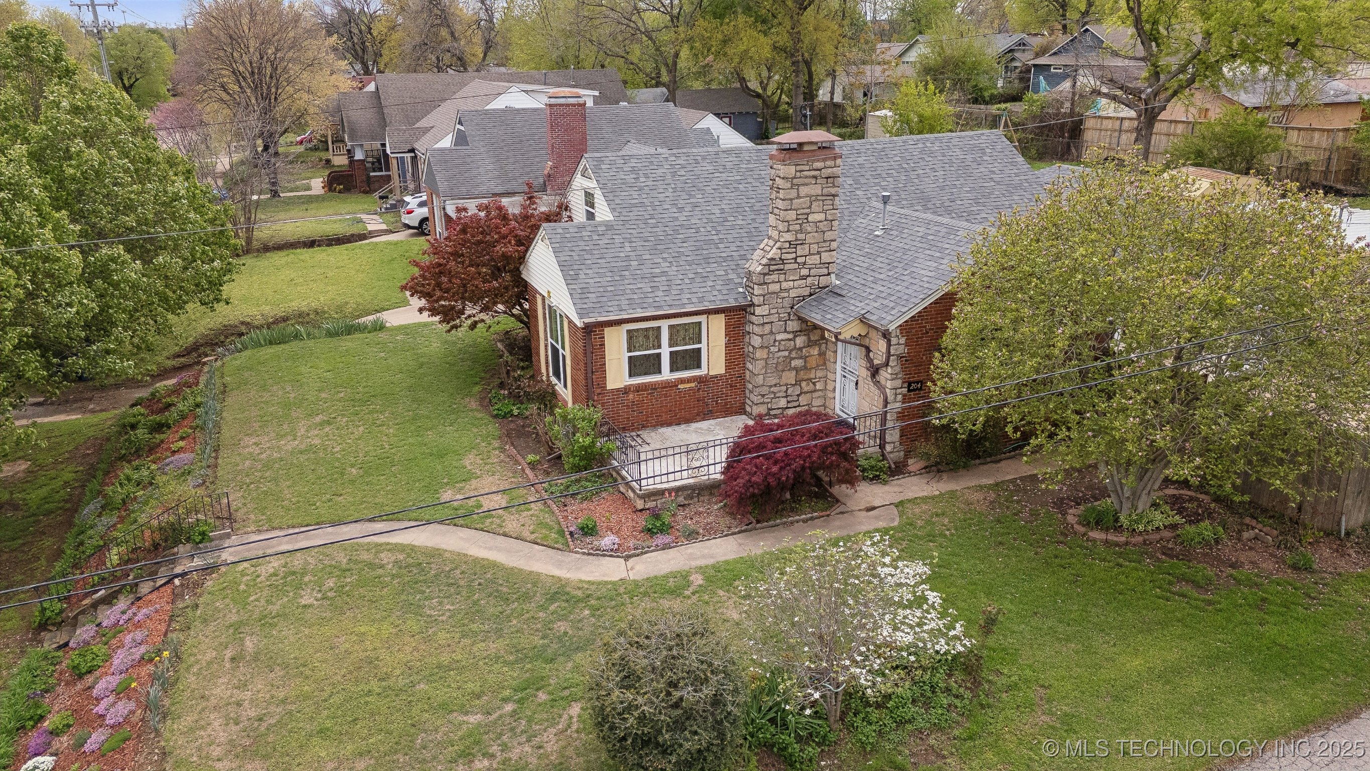 204 S Jamestown Avenue Property Photo