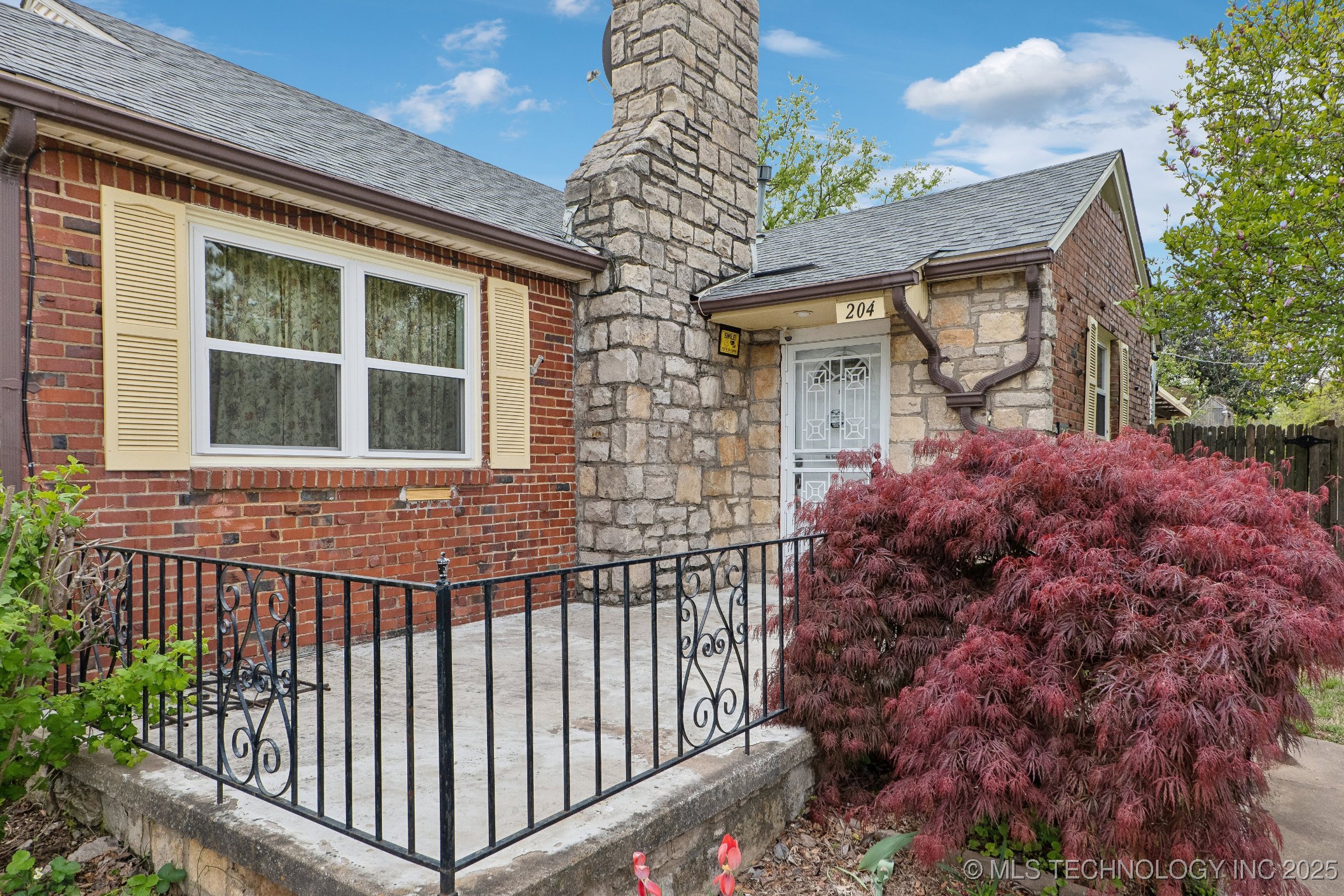 204 S Jamestown Avenue Property Photo