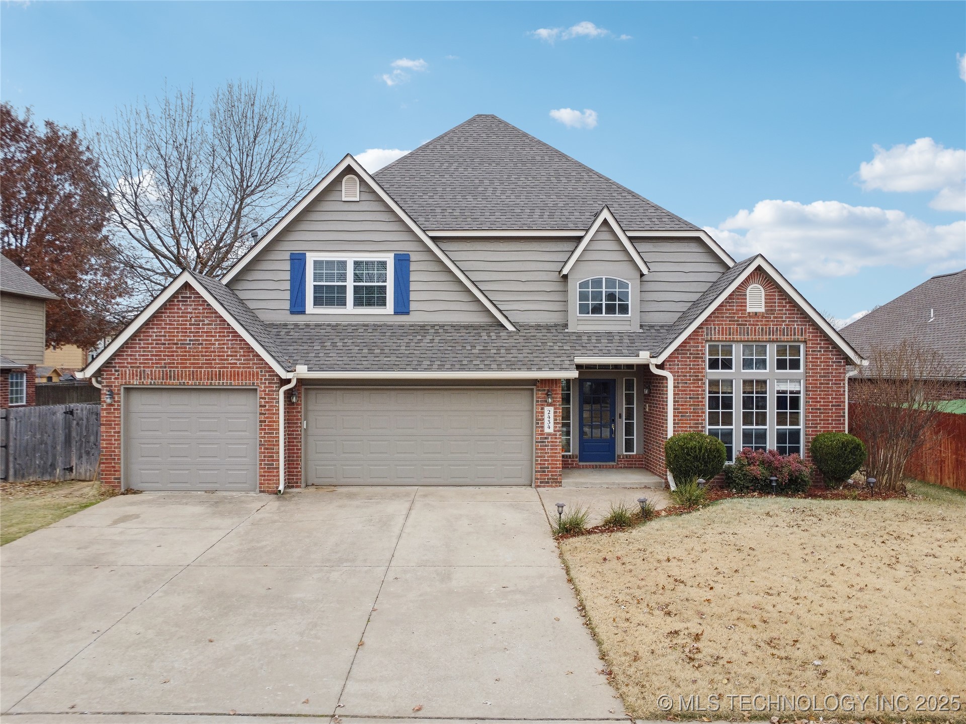 2434 S Umbrella Place Property Photo 1