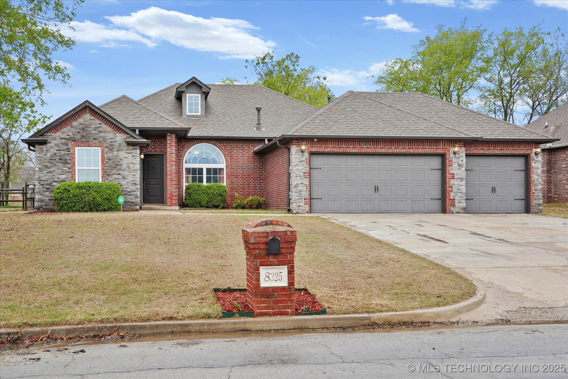 8325 Overlook Trail Property Photo