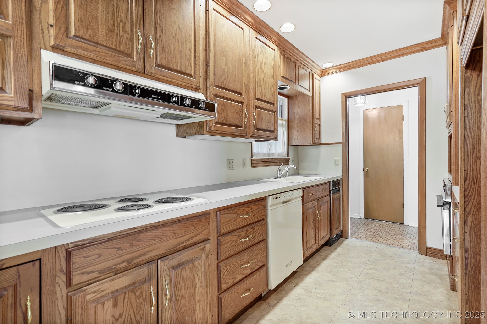 9224 E 37th Place Property Photo 12