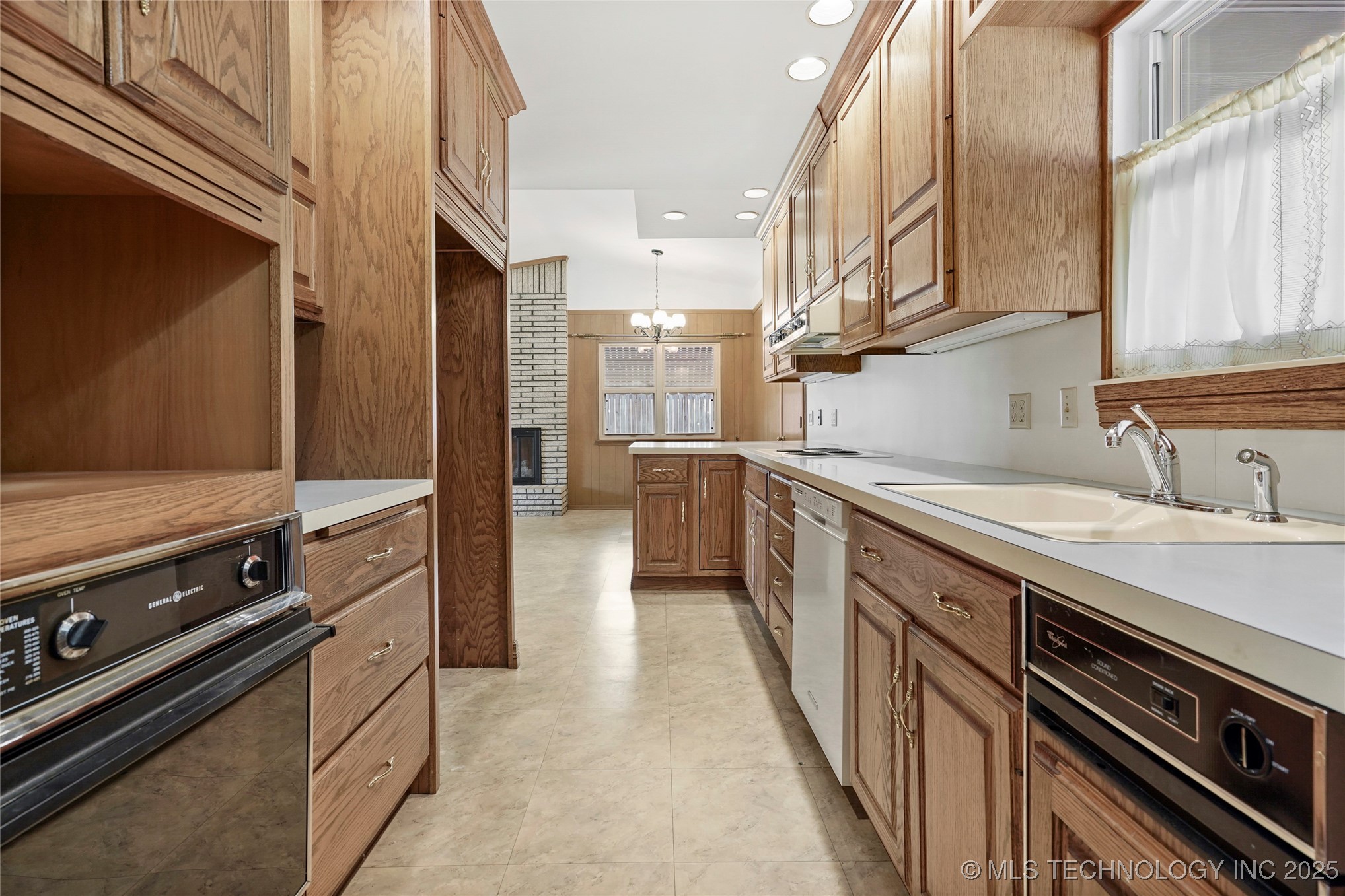 9224 E 37th Place Property Photo 13