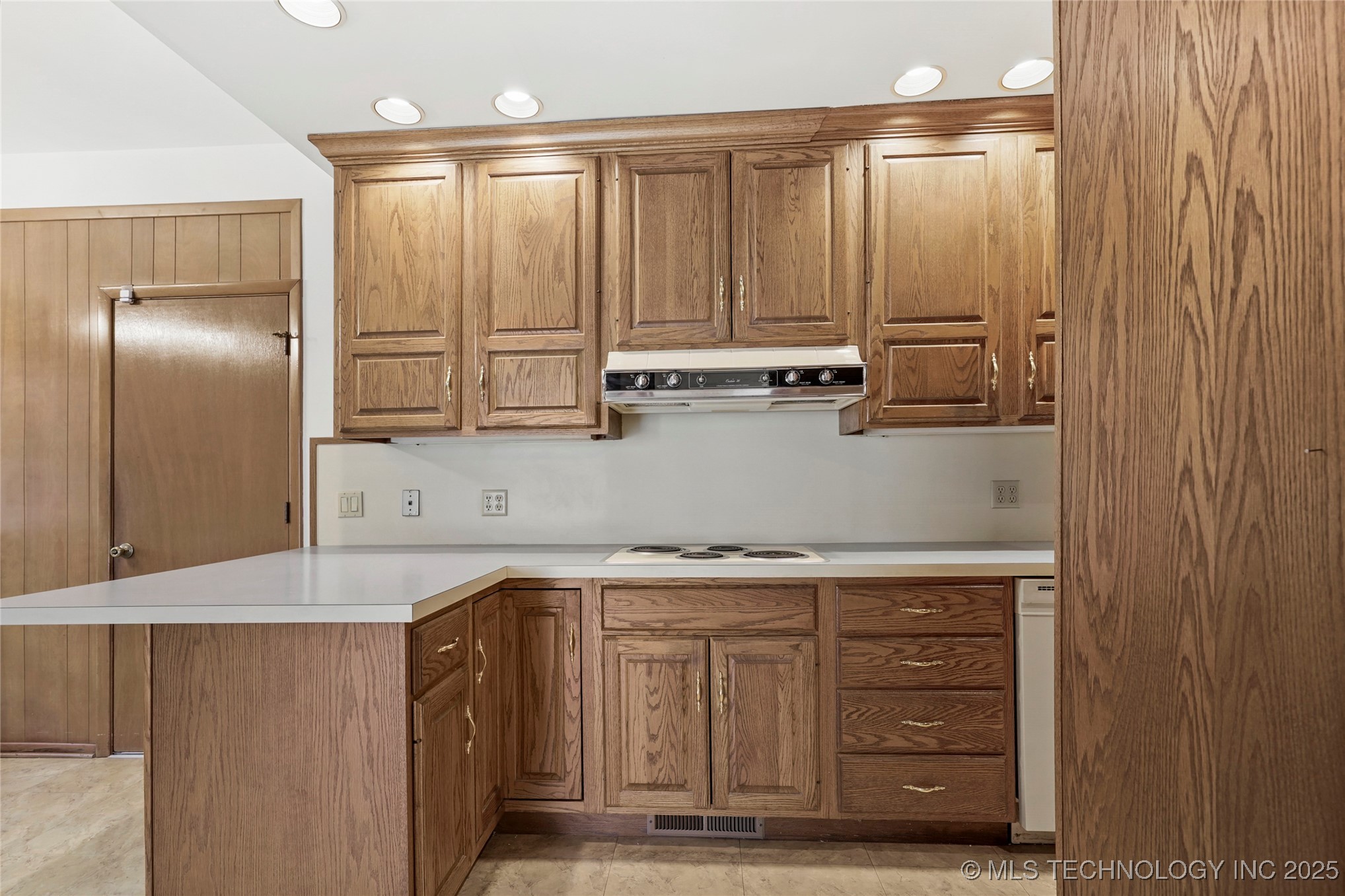 9224 E 37th Place Property Photo 14