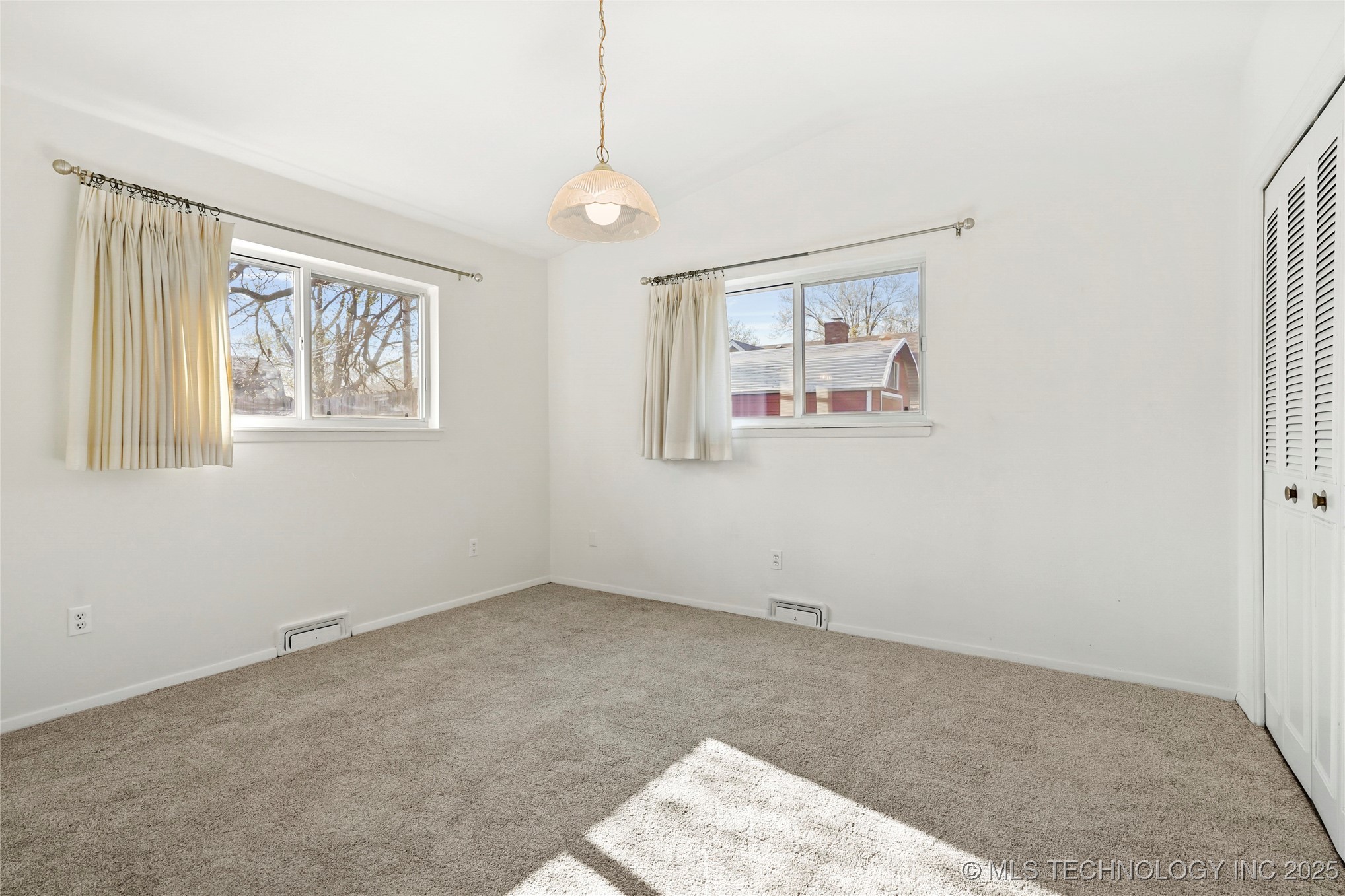 9224 E 37th Place Property Photo 15