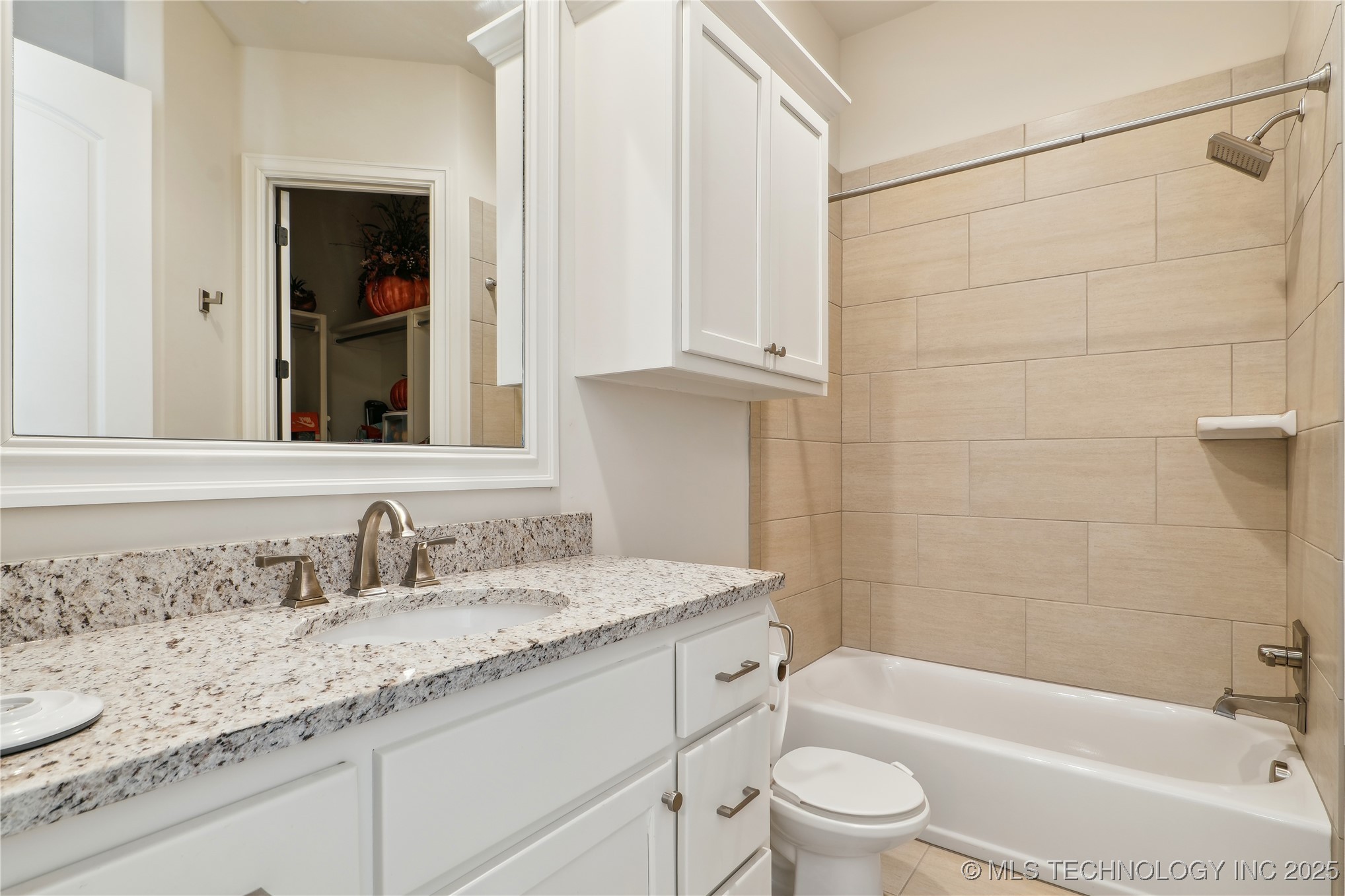 10006 S Hudson Place Property Photo 8
