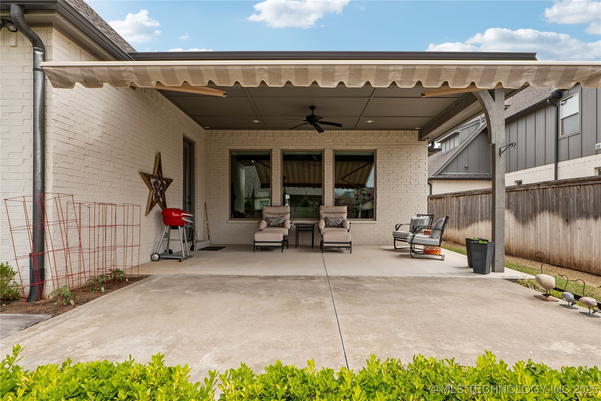 10006 S Hudson Place Property Photo 43
