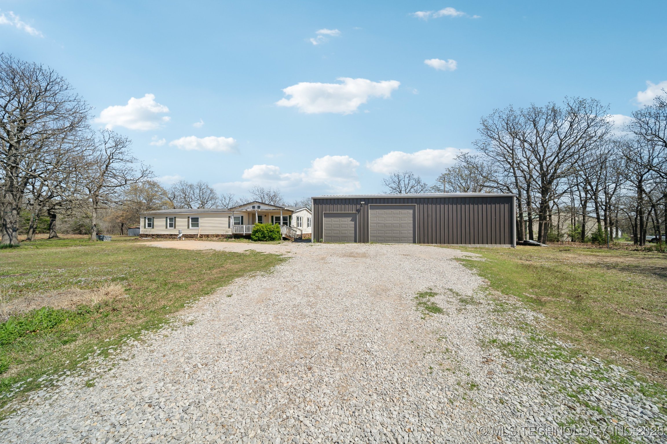 688 N Pawnee Road Property Photo